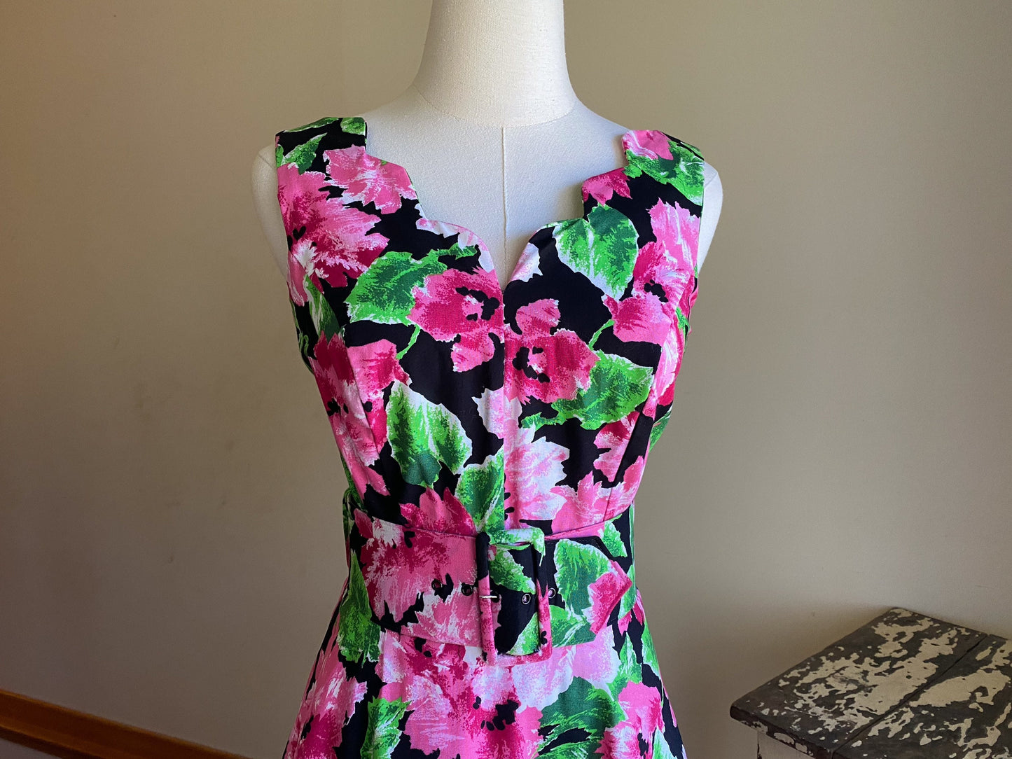 Vintage 80’s garden print party dress short sleeveless pink & green floral // 35” bust