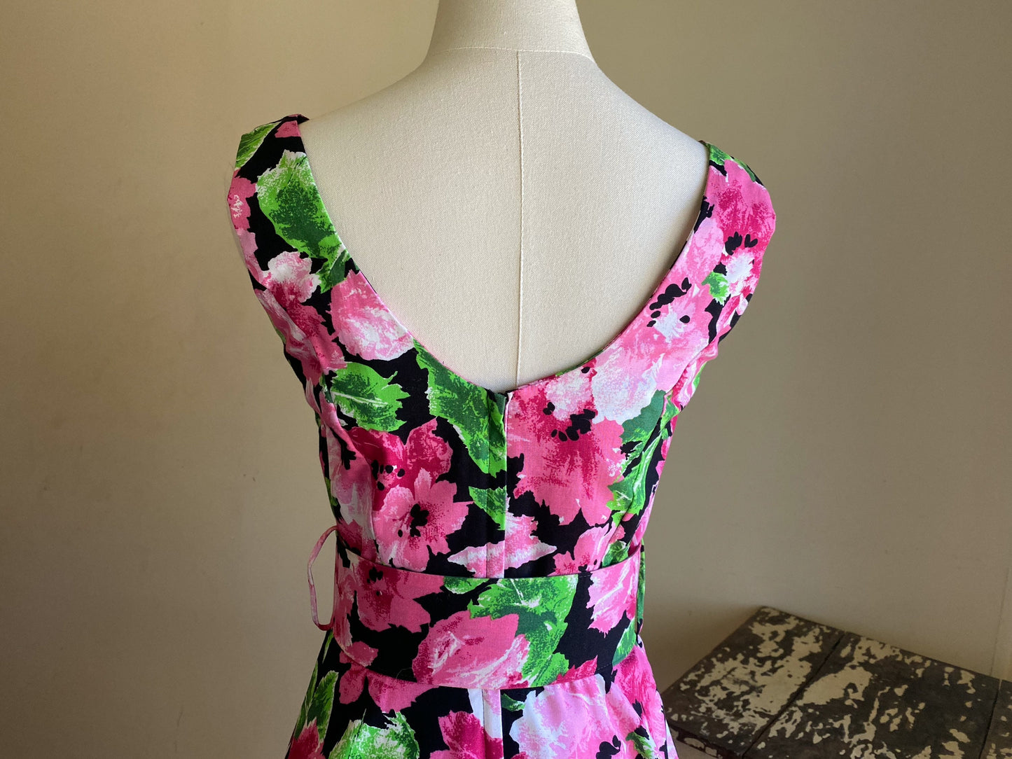 Vintage 80’s garden print party dress short sleeveless pink & green floral // 35” bust