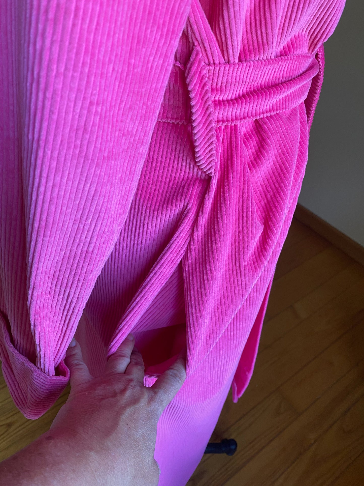 Vintage 70’s hot pink robe wide wale corduroy MASSIVE collar David Brown // M L