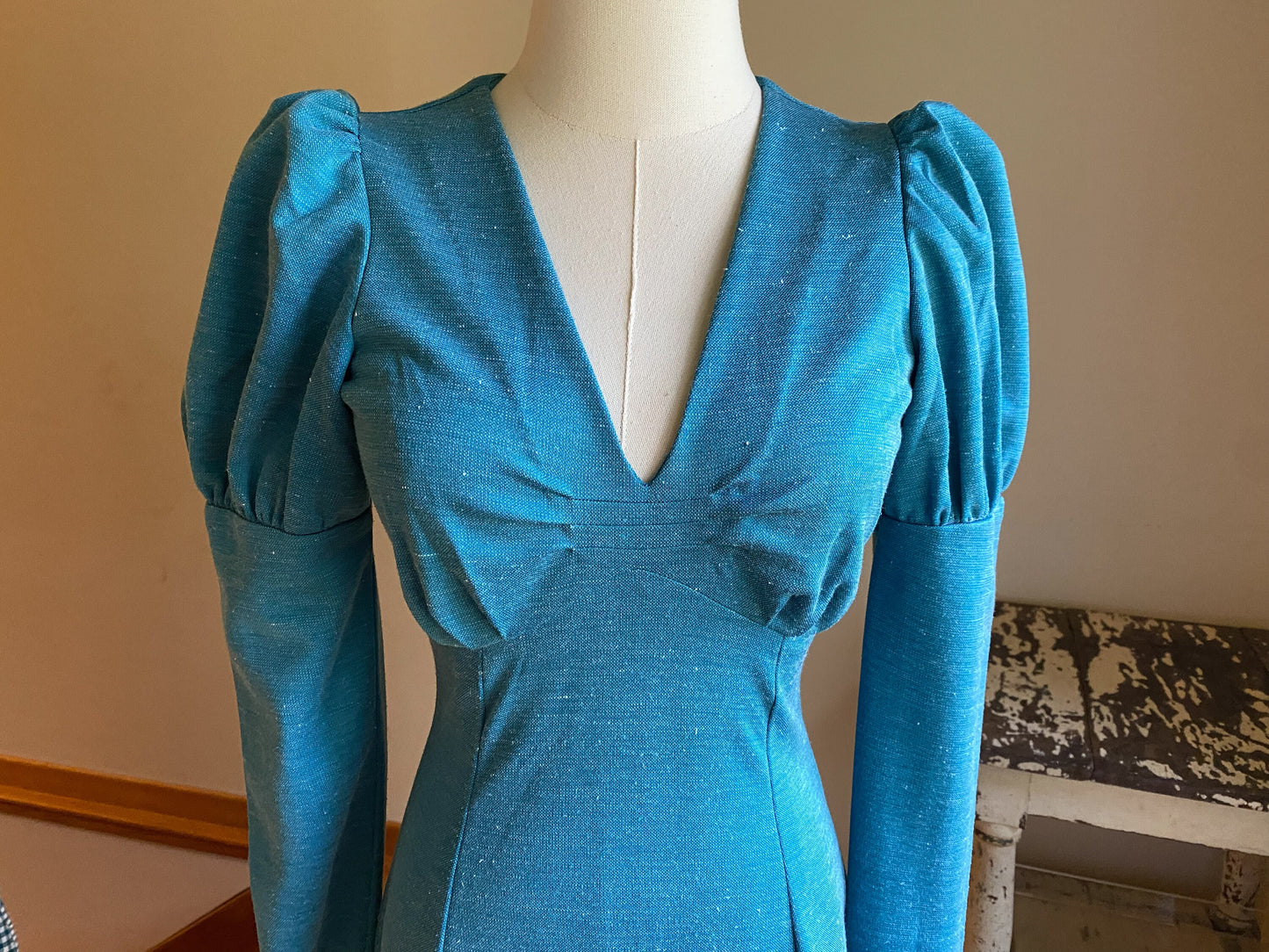 Vintage 70’s dress teal blue empire waist puff fitted sleeves // 34” bust