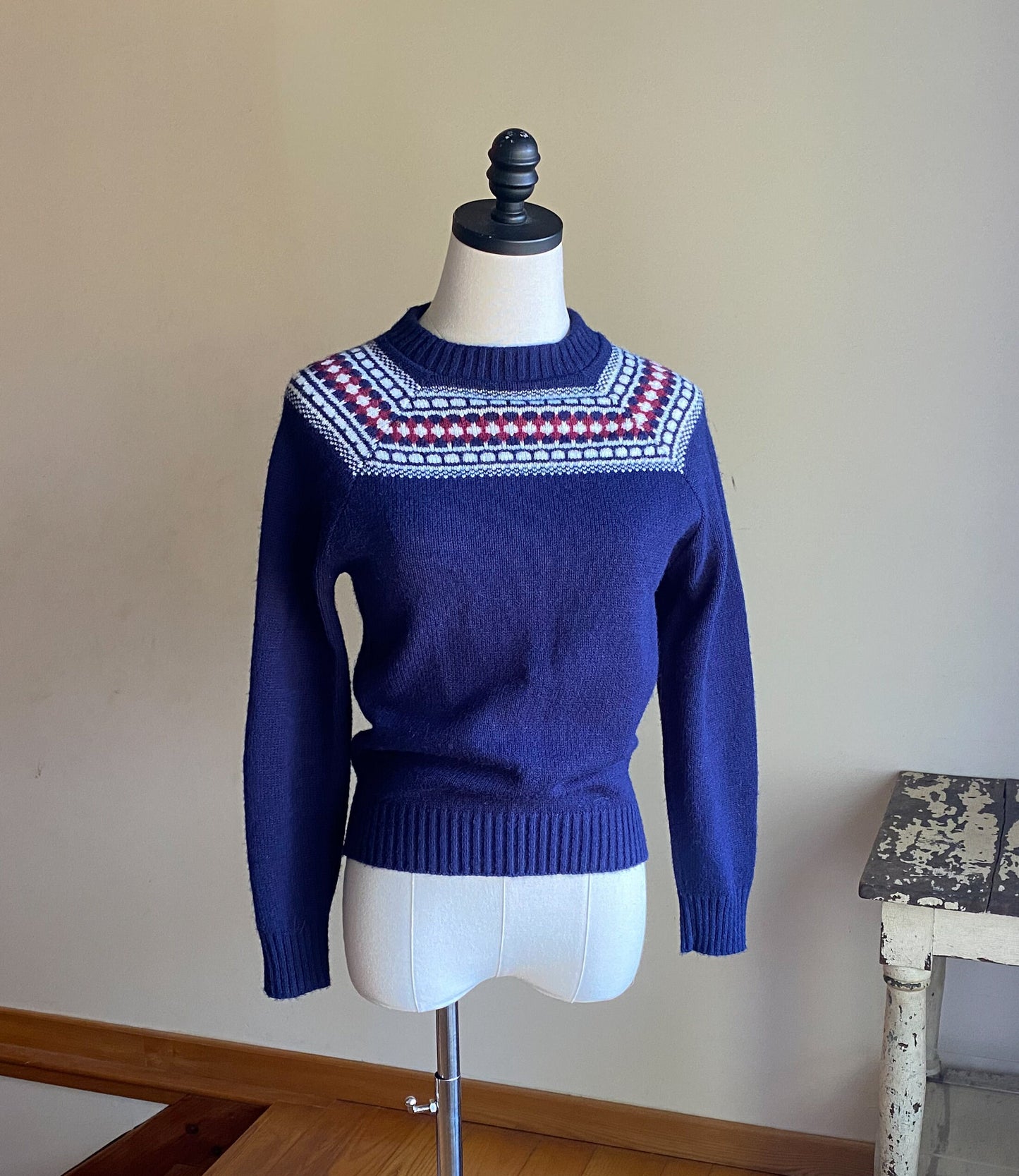 Vintage 80’s wool square yoke sweater navy blue knit Pandora // 34” bust