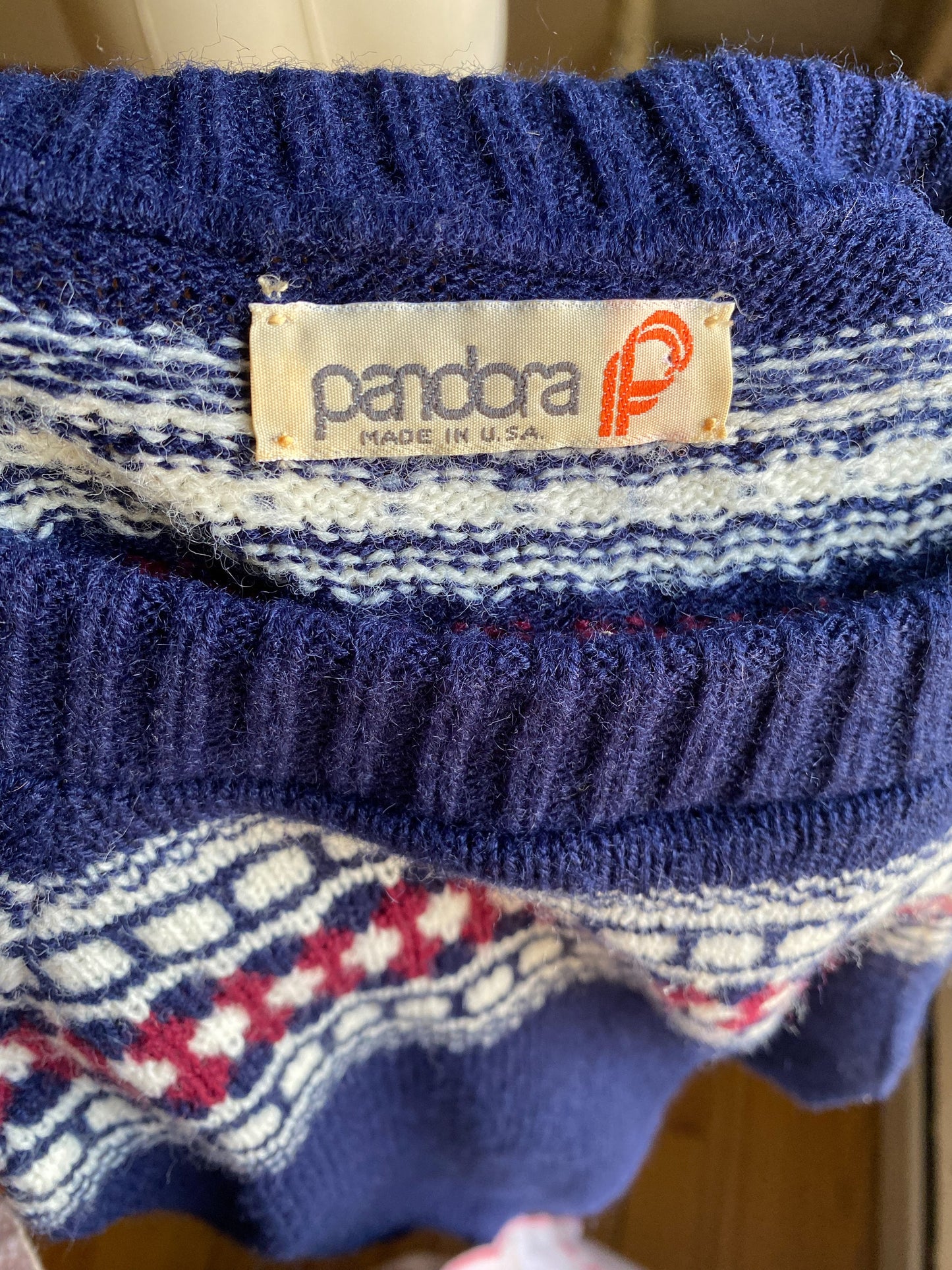 Vintage 80’s wool square yoke sweater navy blue knit Pandora // 34” bust