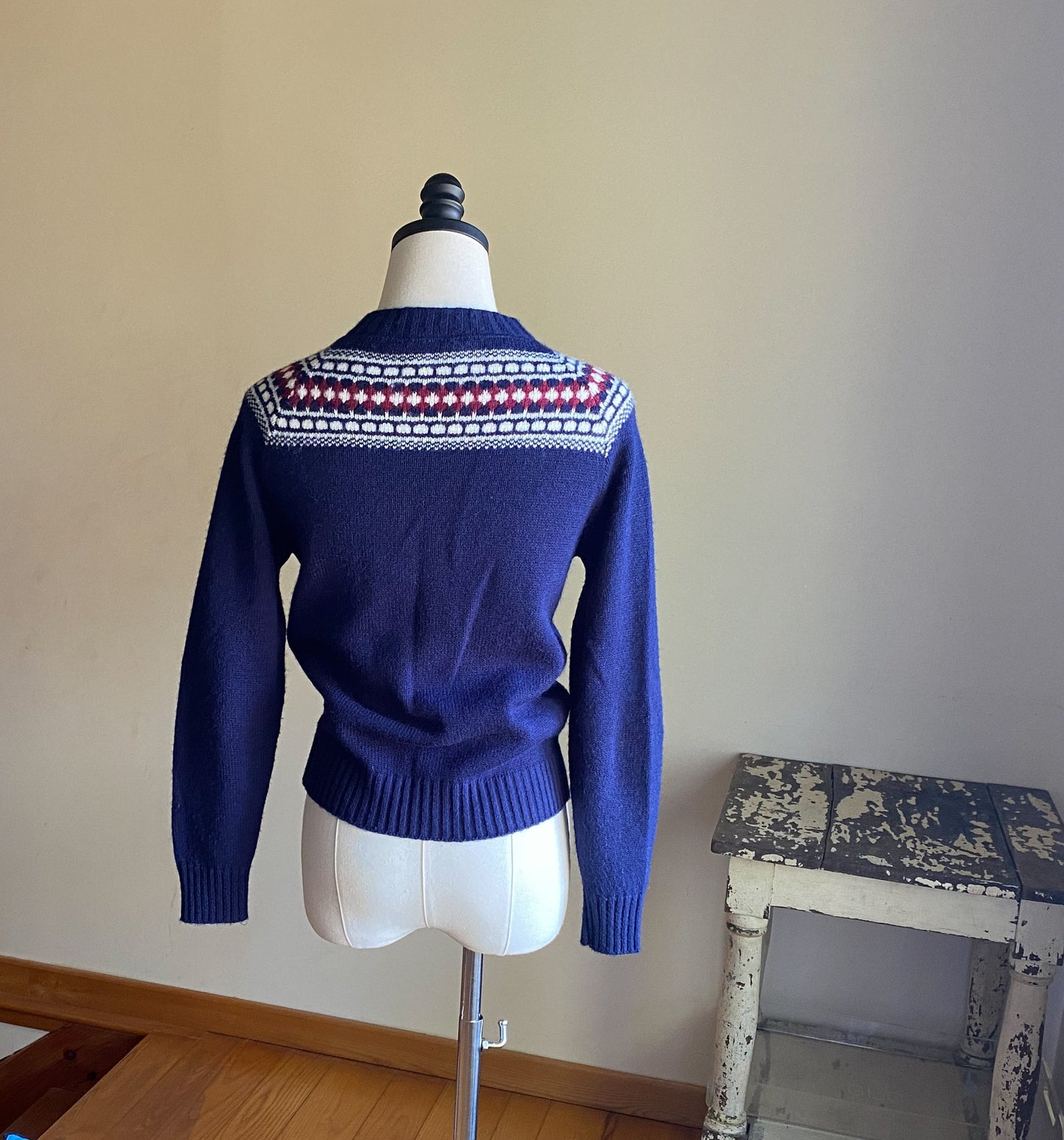 Vintage 80’s wool square yoke sweater navy blue knit Pandora // 34” bust