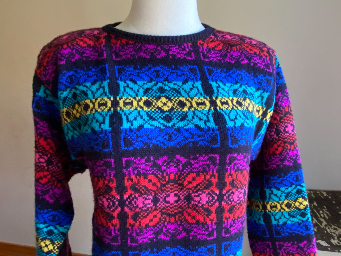 Vintage 80’s rainbow jewel tone tunic fit sweater Beldoch Petites // 37” bust