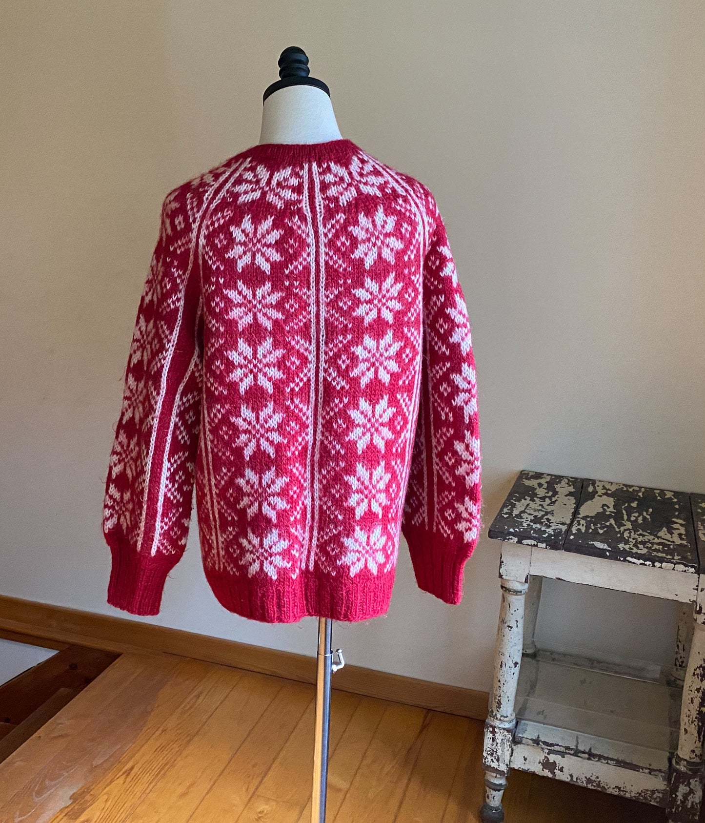 Vintage 80’s nordic snowflake sweater red & white hand knit cardigan // 42” bust