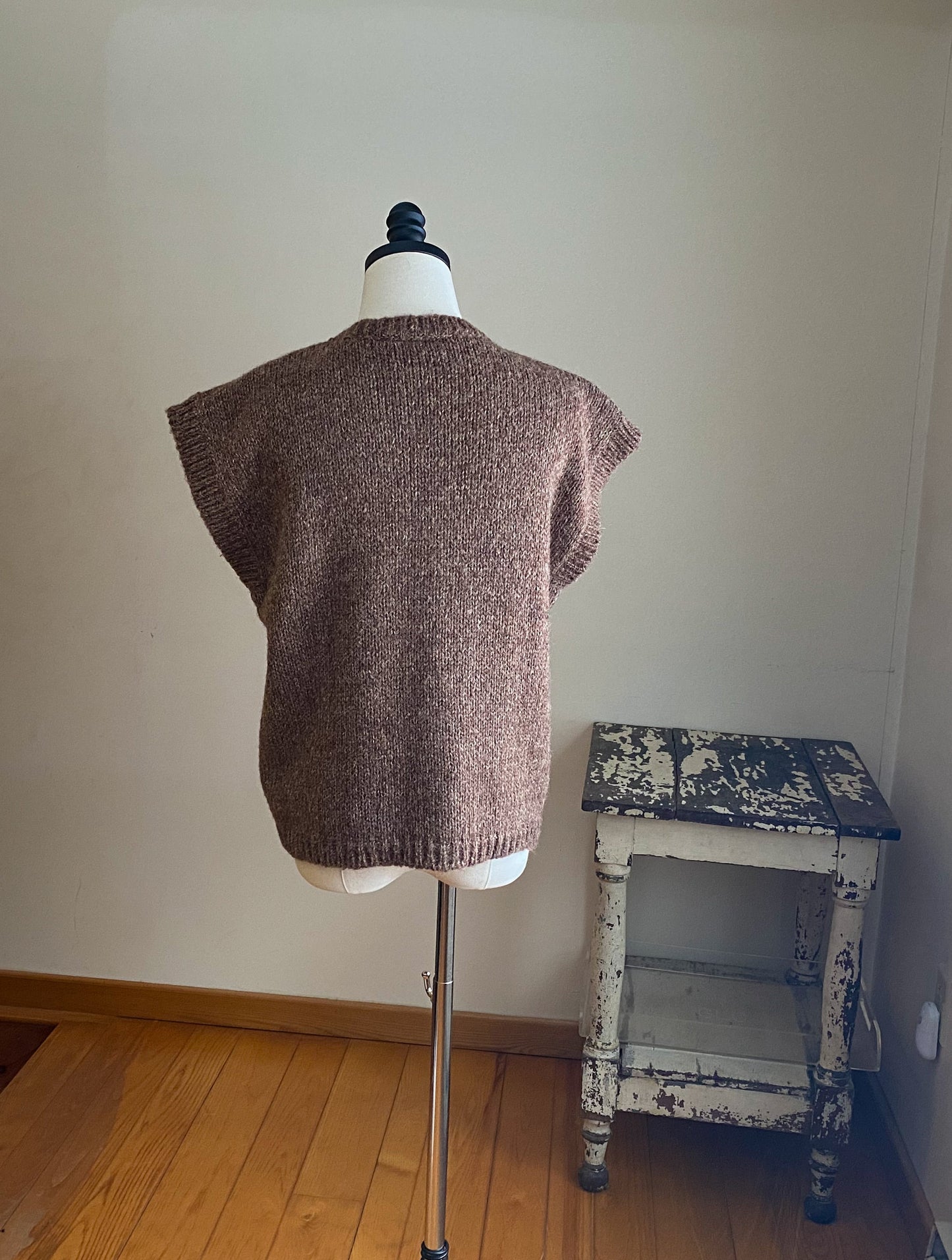 Vintage 80’s sweater vest mocha brown cable knit POCKETS! // 40” bust