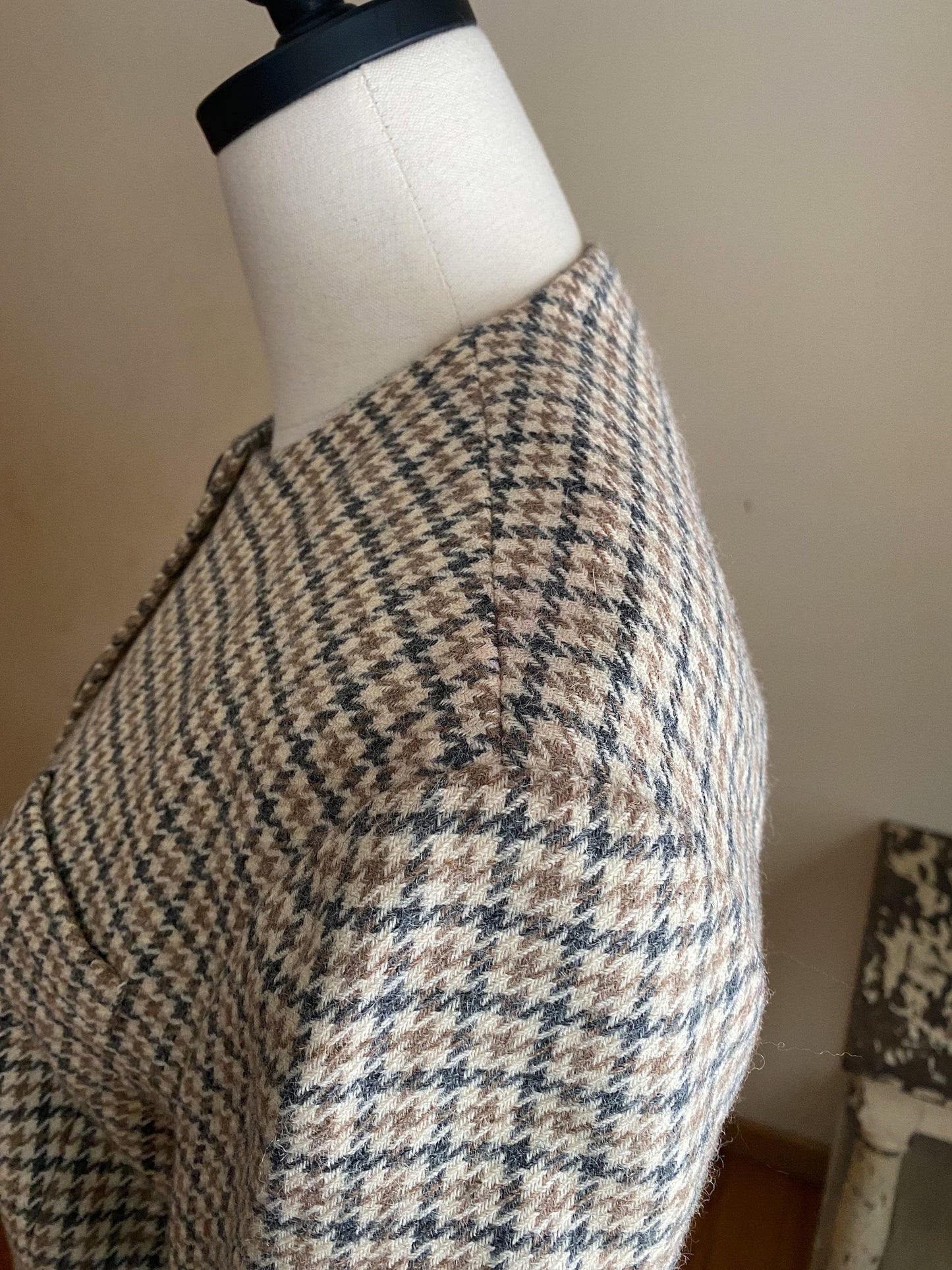 Vintage 80’s houndstooth Alpaca & wool career blazer gray camel ivory check // 38” bust