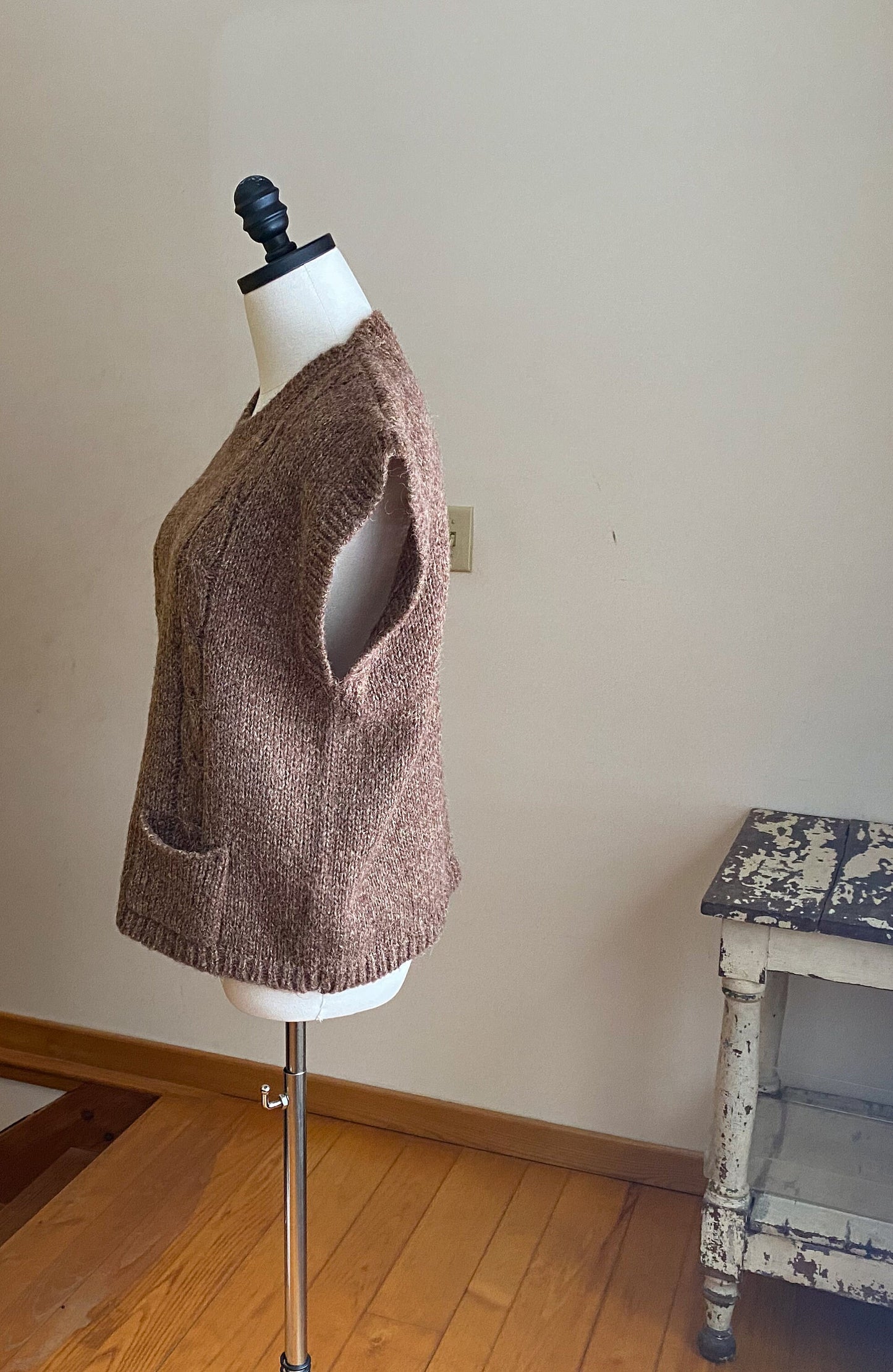 Vintage 80’s sweater vest mocha brown cable knit POCKETS! // 40” bust