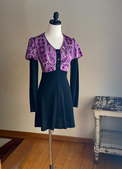 Vintage 70’s mini dress black & purple bandana print Arpeja Young Innocent // 34” bust