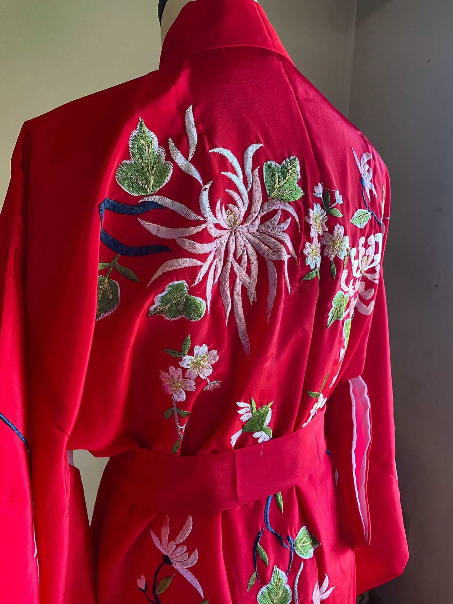 Vintage 70’s kimono red embroidered floral & birds robe obi sash // OSFM