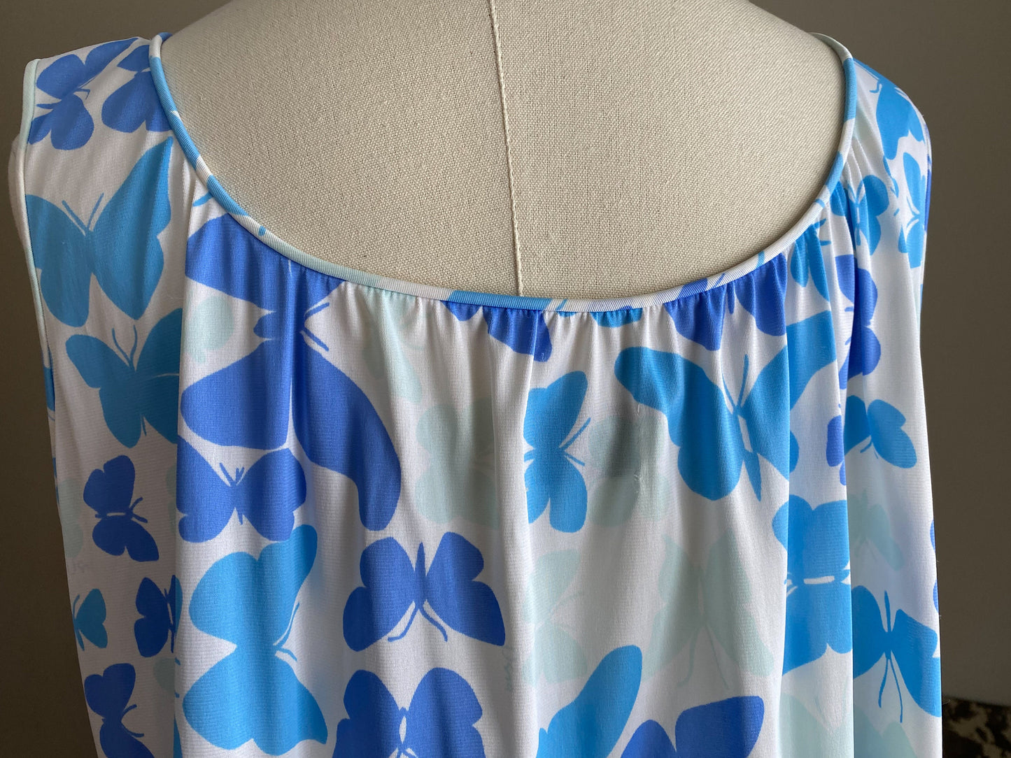 Vintage 70’s Vera nightie white & blue butterflies sleeveless // 46” bust