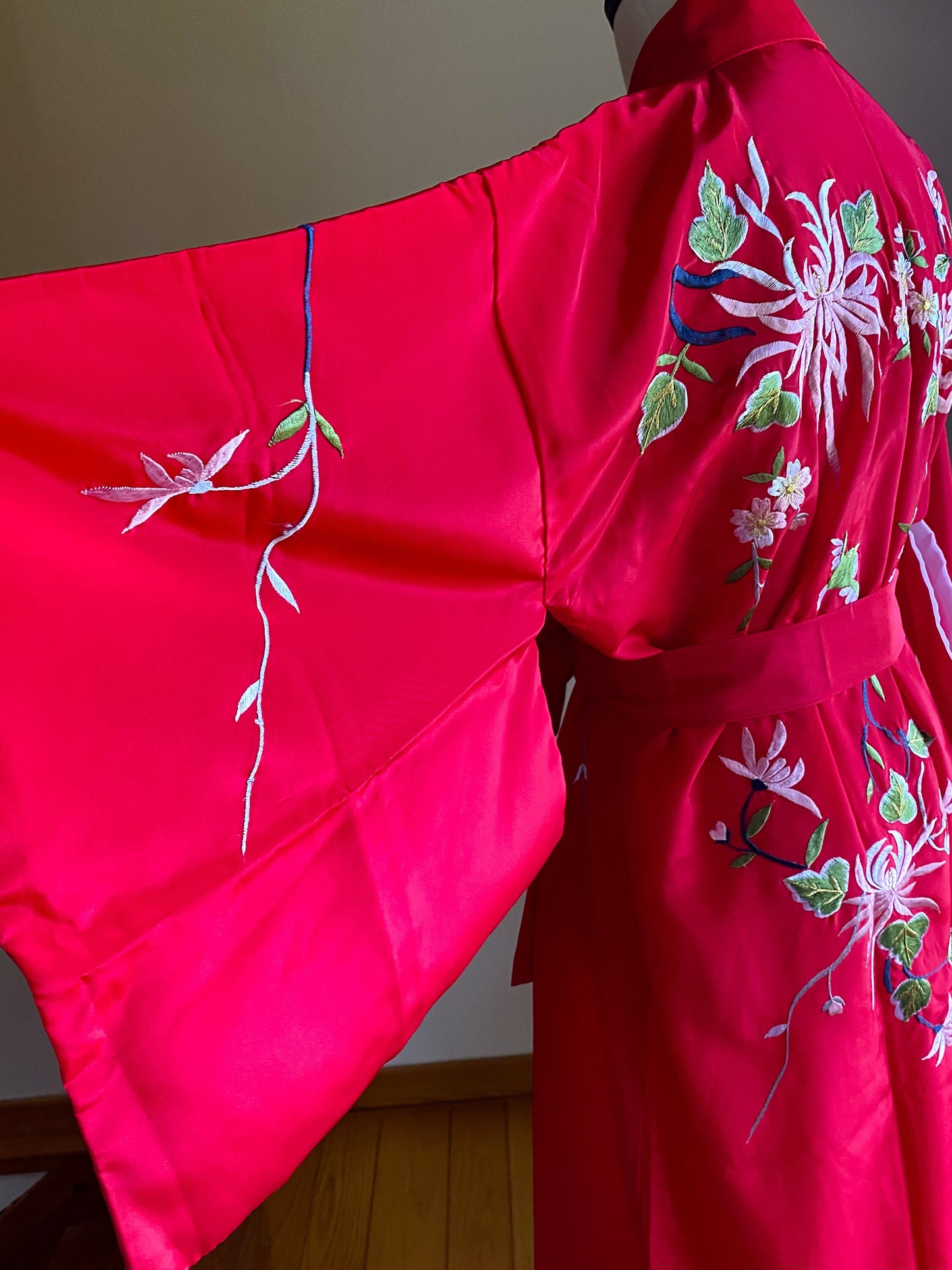 Vintage 70’s kimono red embroidered floral & birds robe obi sash // OSFM