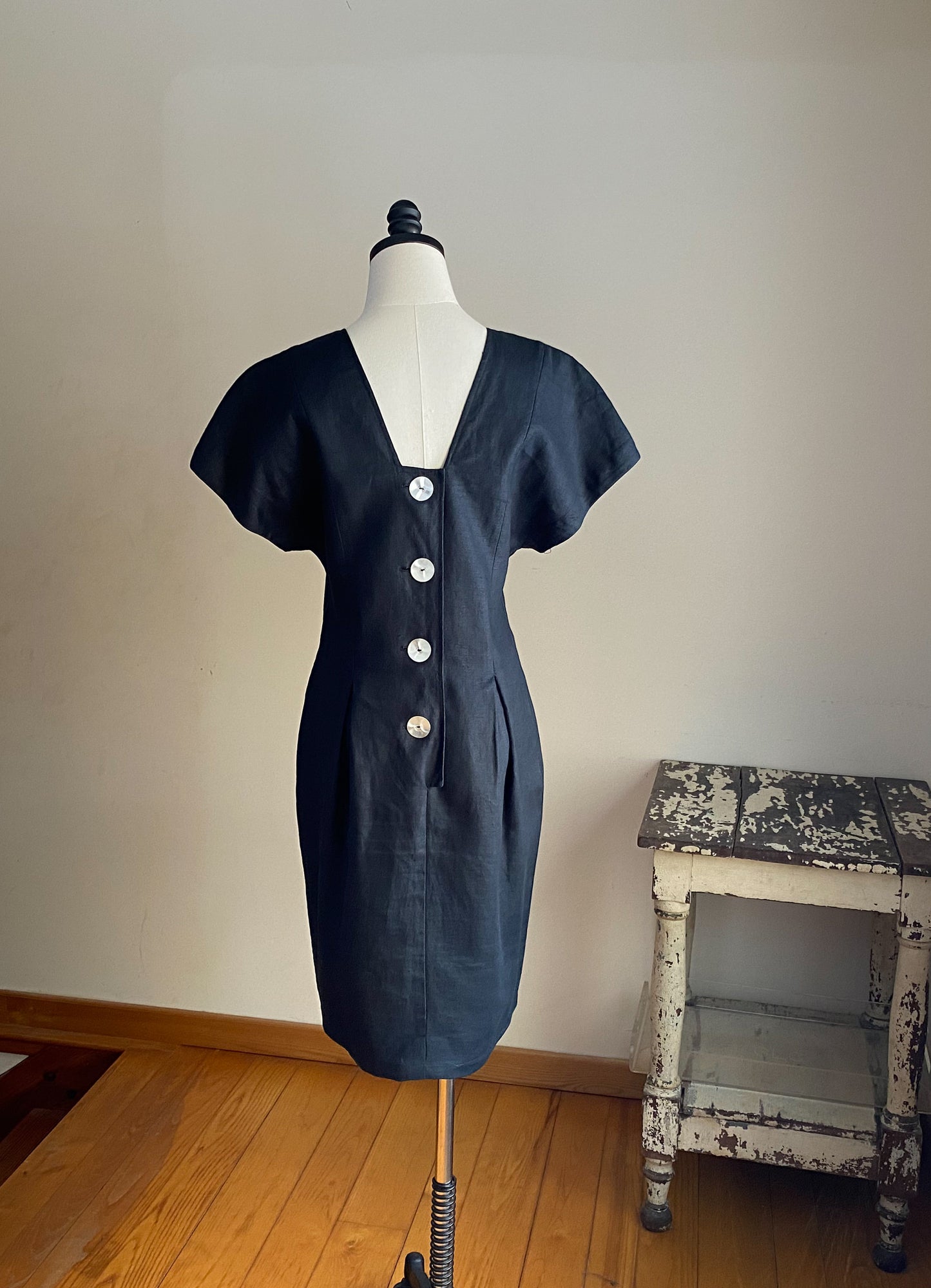 Vintage 80’s black linen fitted dress square neck low back button // 31” waist