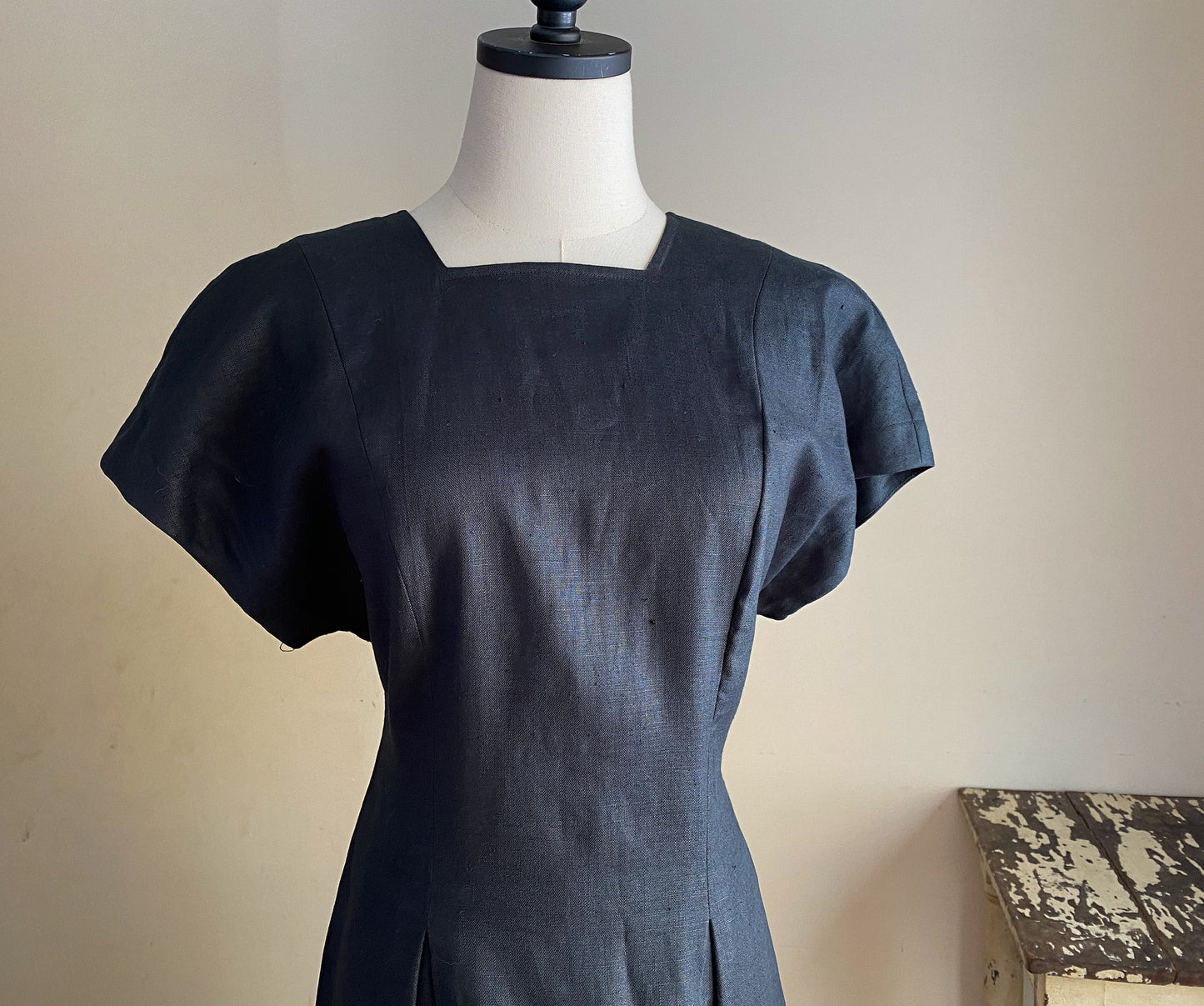 Vintage 80’s black linen fitted dress square neck low back button // 31” waist