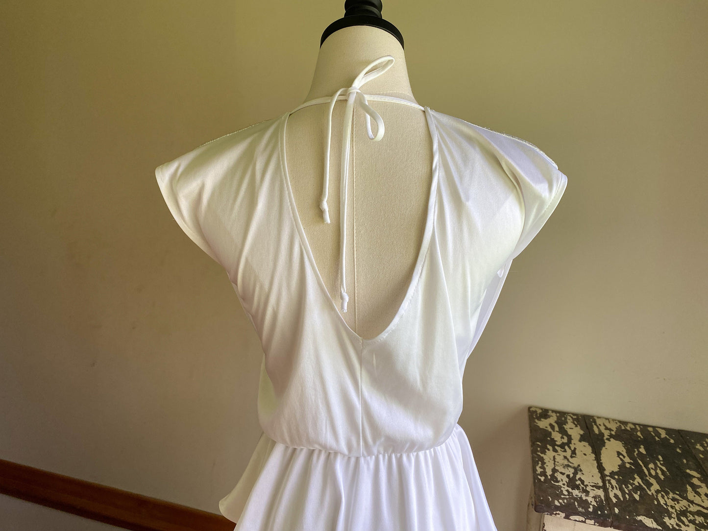 Vintage 80’s white silver lurex disco dress peplum low back // 32” max waist