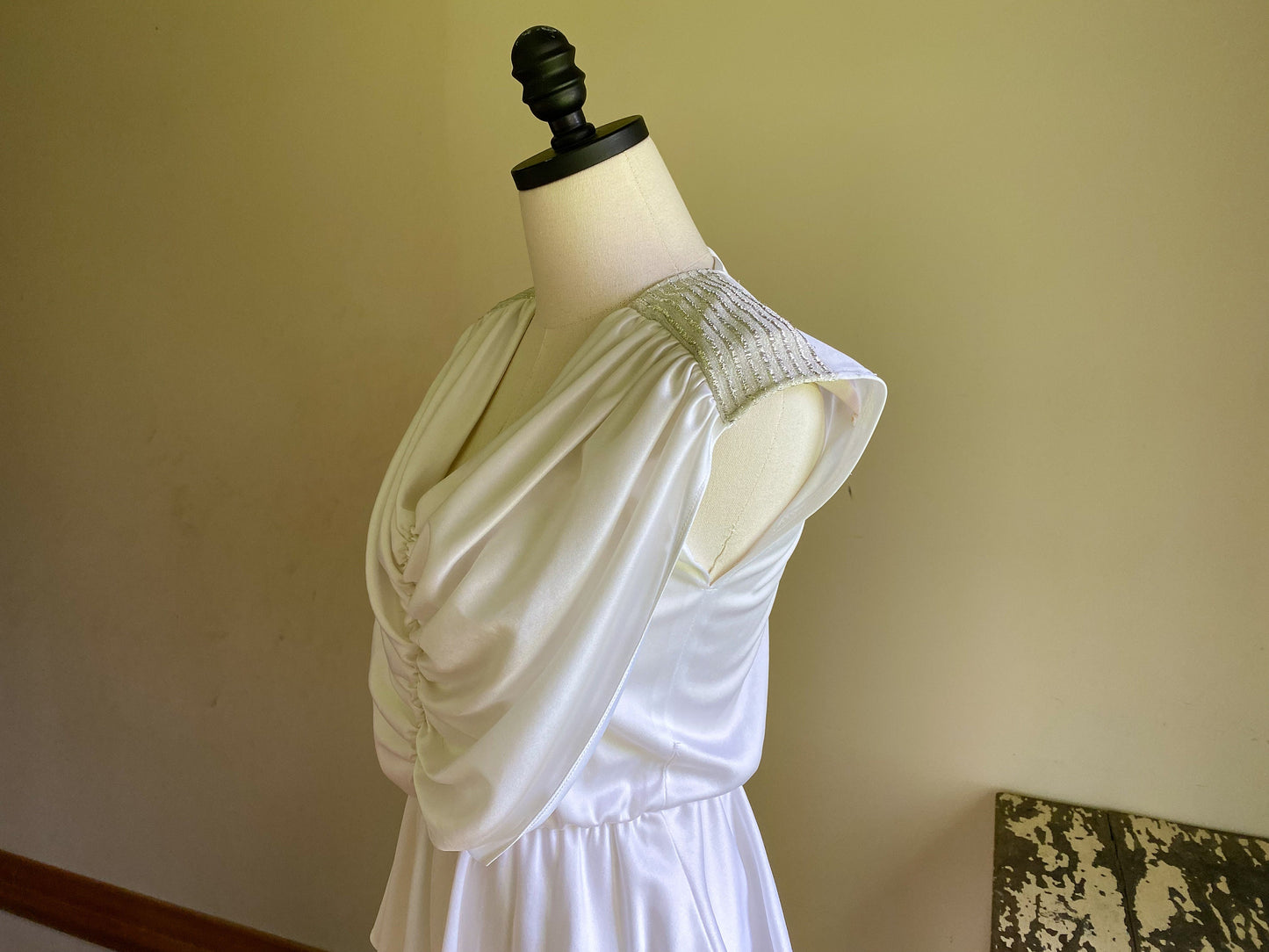 Vintage 80’s white silver lurex disco dress peplum low back // 32” max waist