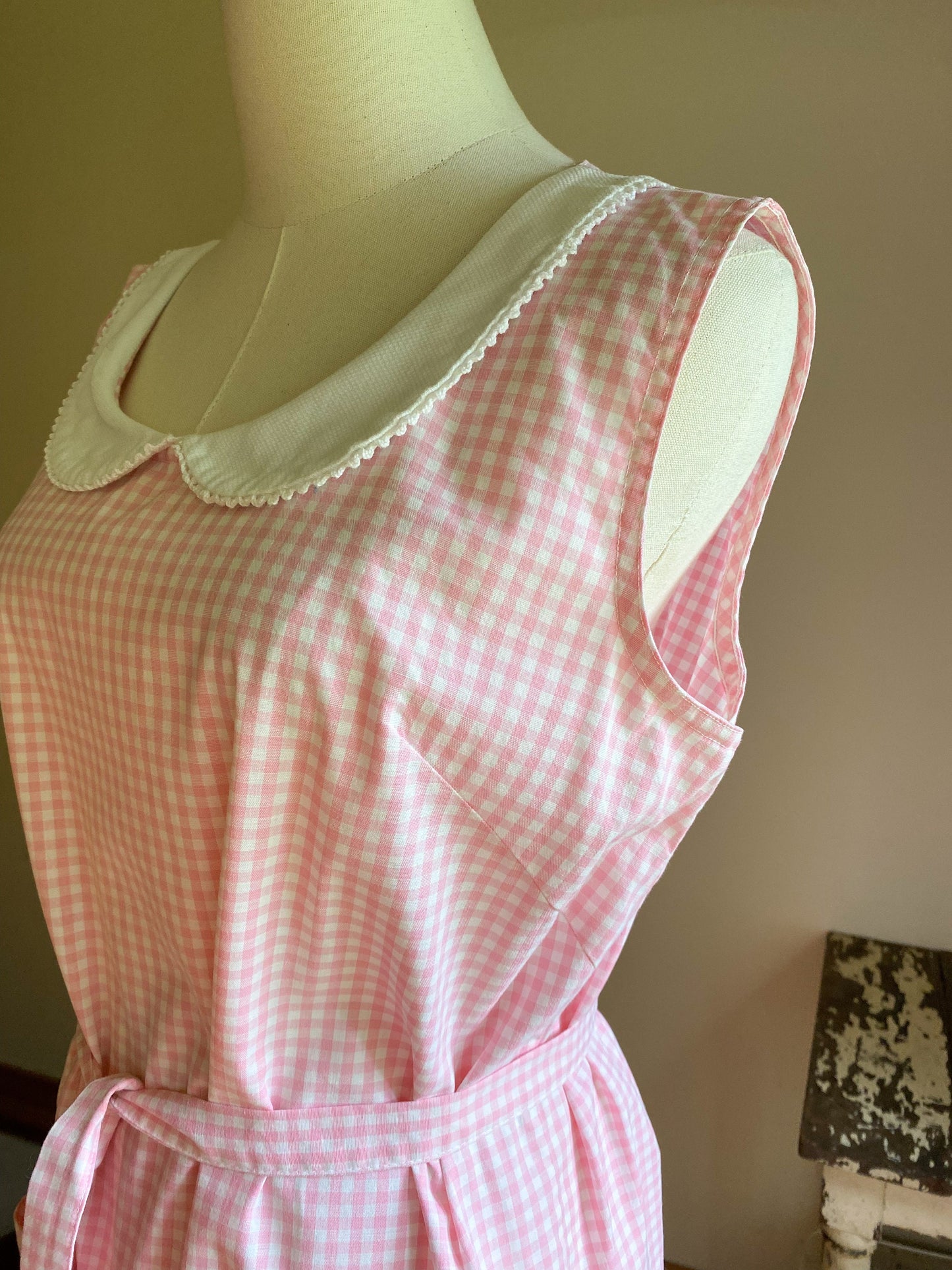 Vintage 60’s summer day dress pink white gingham shift // 41” bust