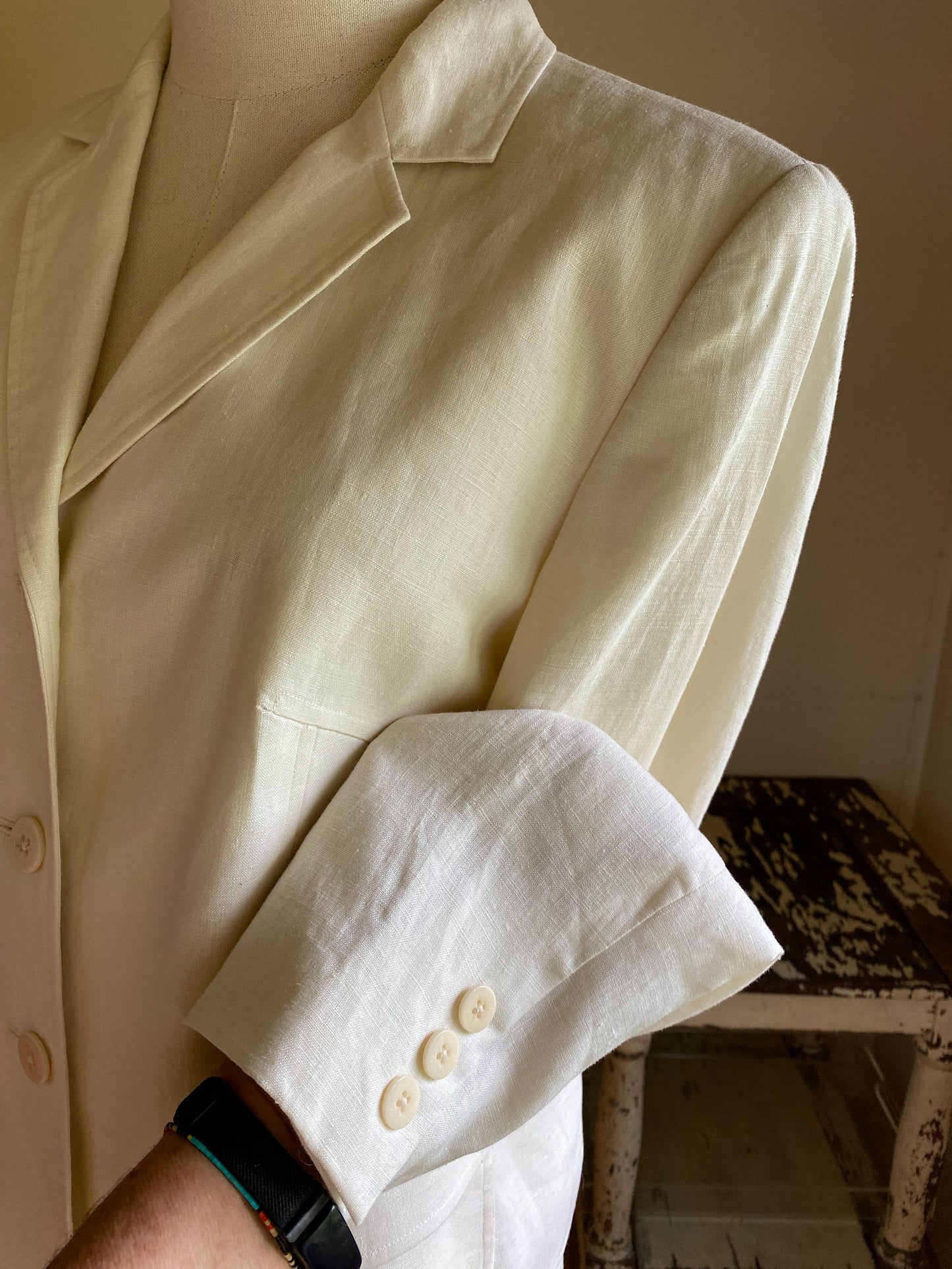 Vintage 90’s Ungaro cream off white linen gaucho’s & blazer suit // 42” bust