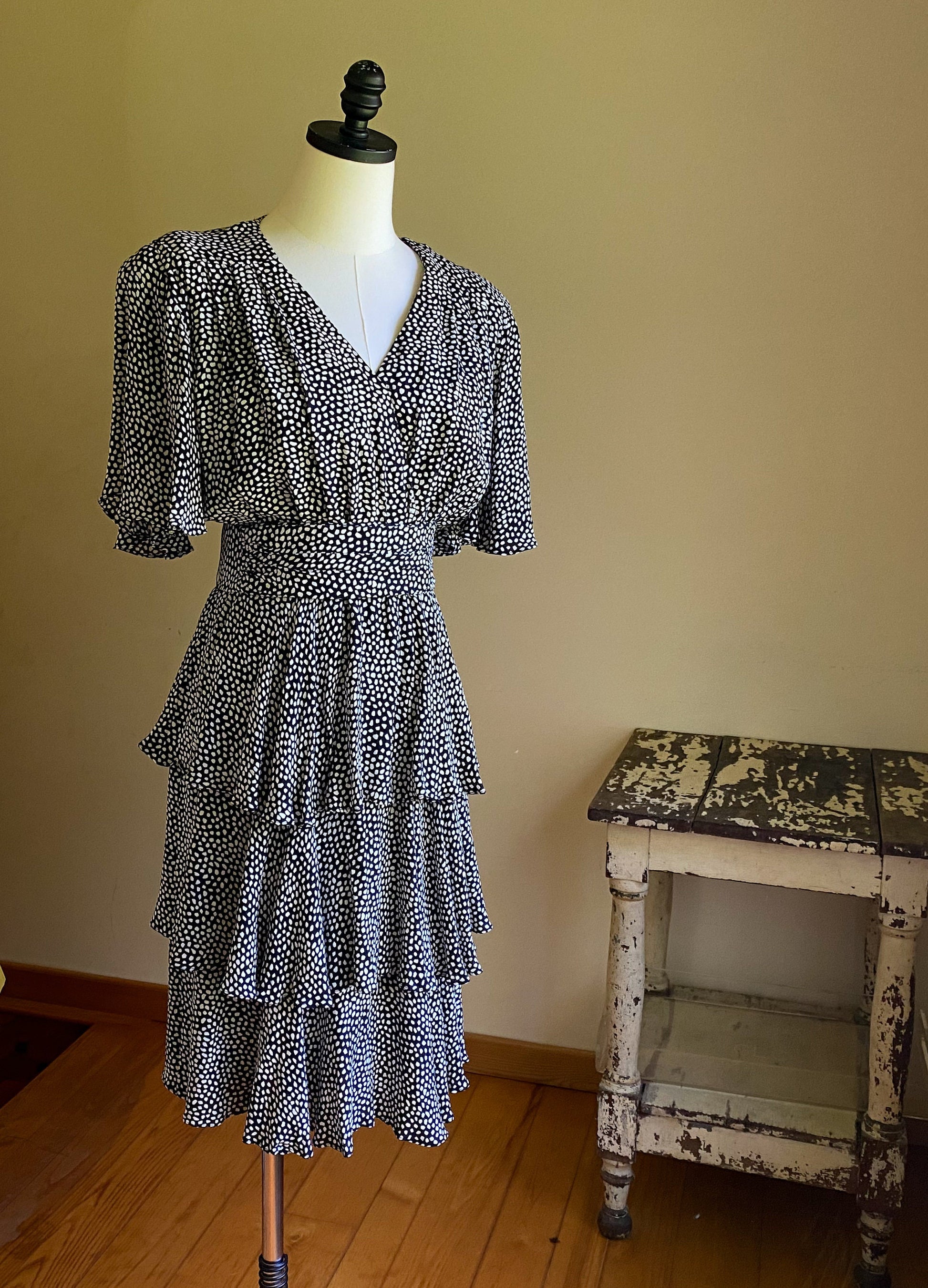 Vintage 80’s silk dress black & white polka dot ruffles tiers flutter sleeves // 36” bust