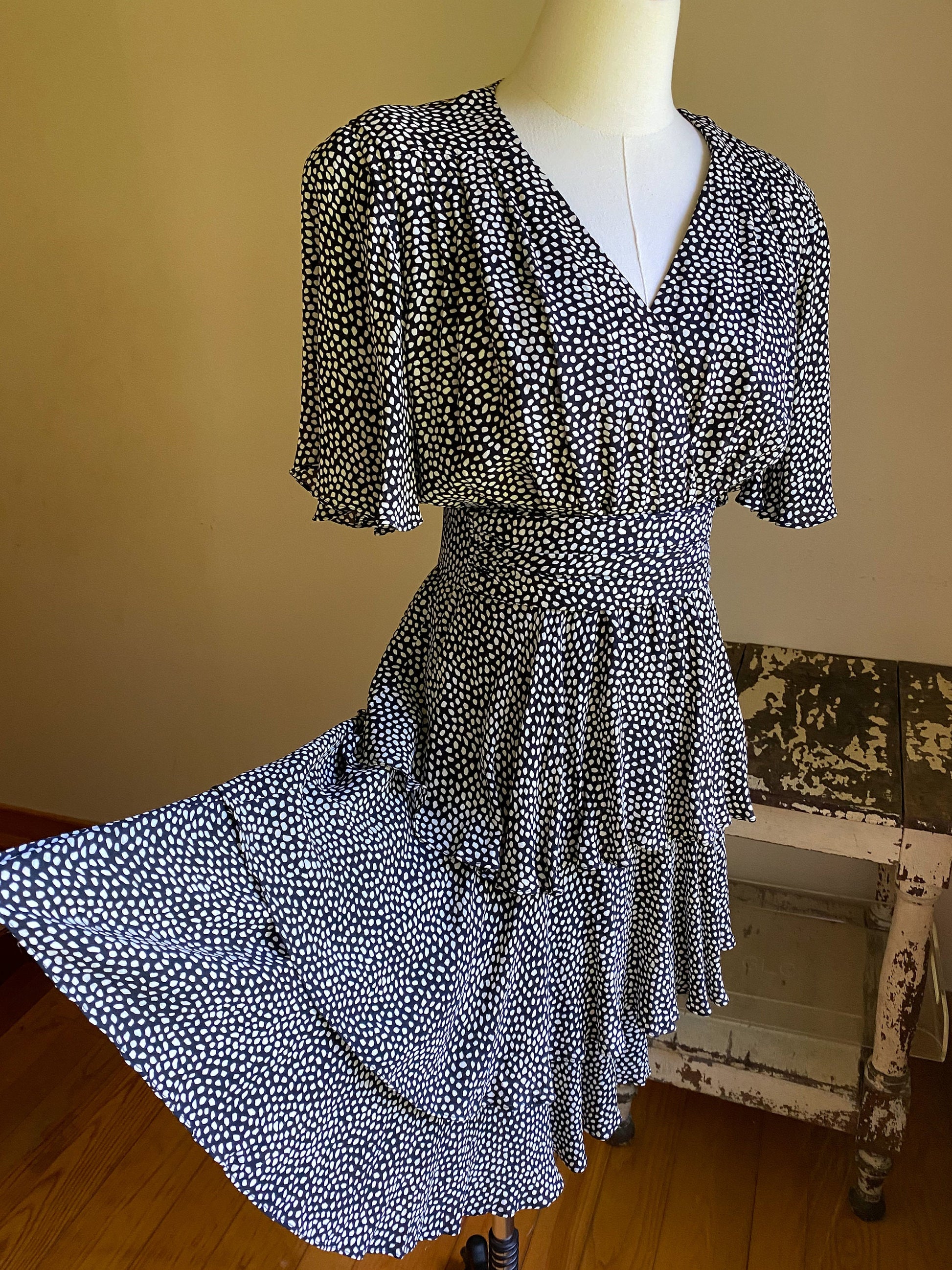 Vintage 80’s silk dress black & white polka dot ruffles tiers flutter sleeves // 36” bust