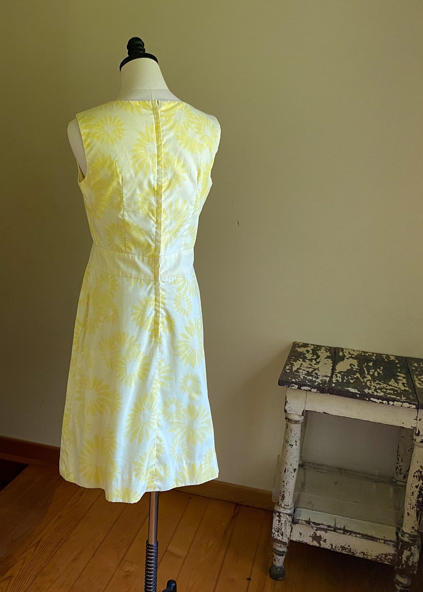 Vintage 70’s yellow cotton dress silk screen floral print bows // 35” bust