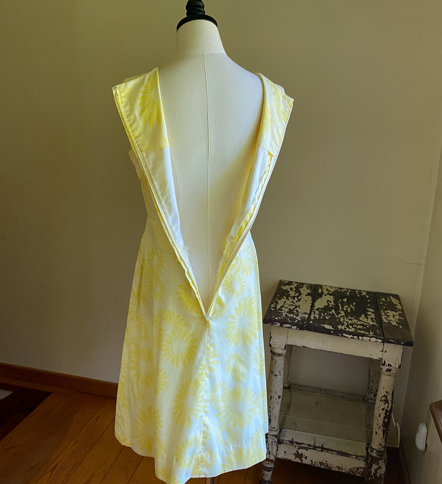 Vintage 70’s yellow cotton dress silk screen floral print bows // 35” bust