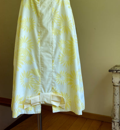 Vintage 70’s yellow cotton dress silk screen floral print bows // 35” bust