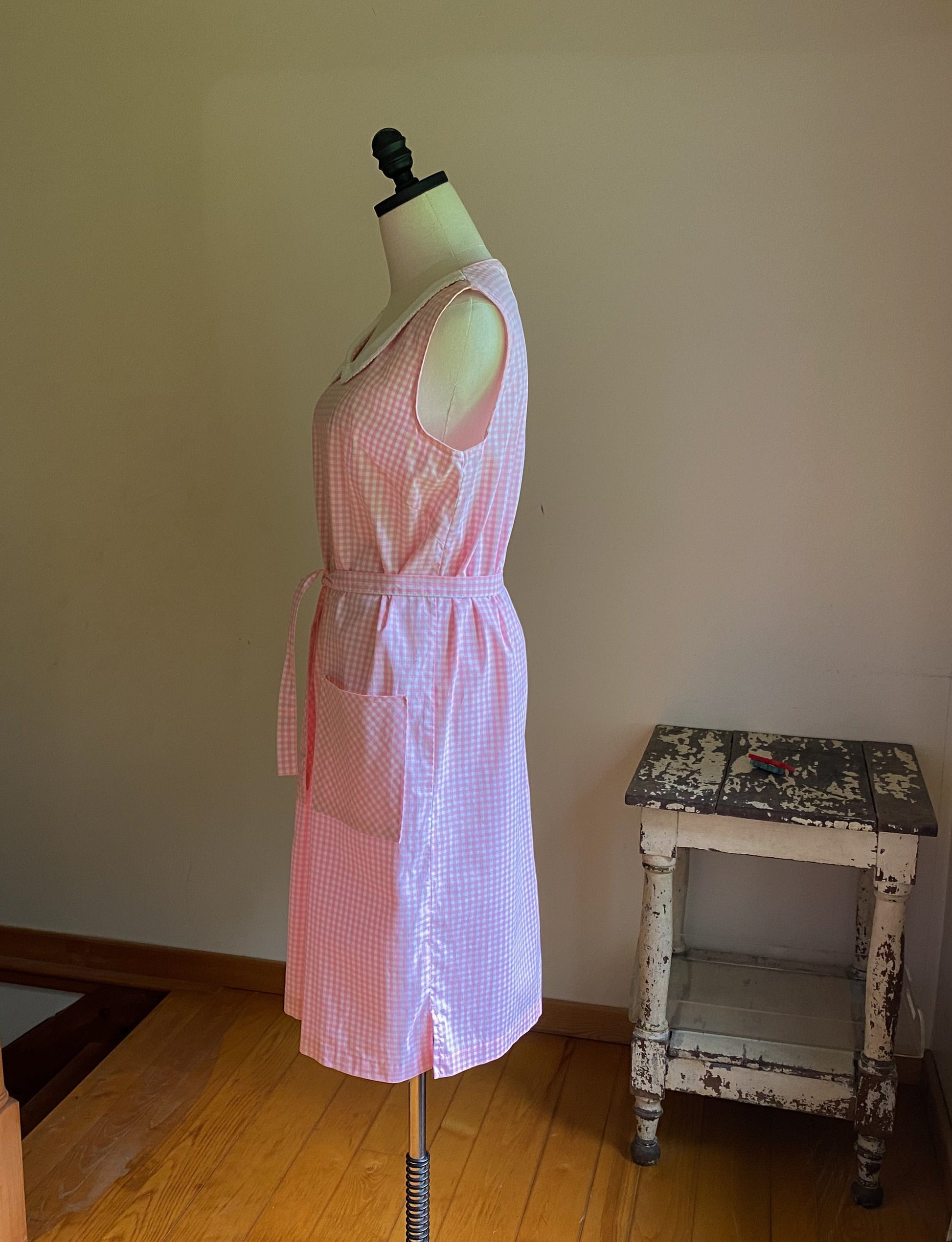 Vintage 60’s summer day dress pink white gingham shift // 41” bust