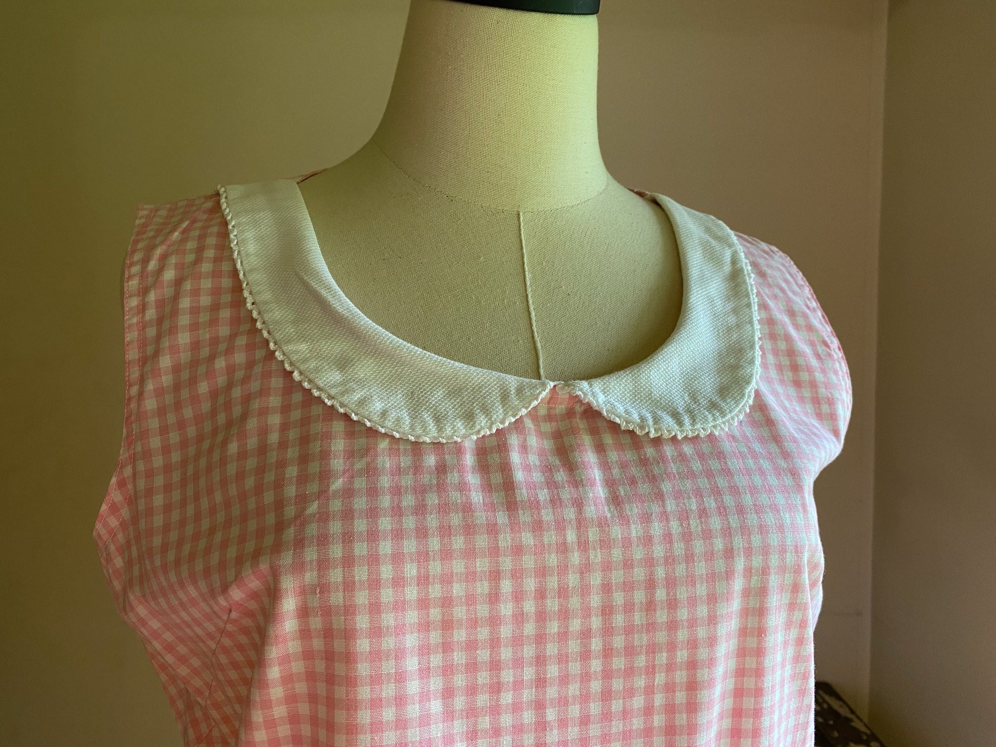 Vintage 60’s summer day dress pink white gingham shift // 41” bust