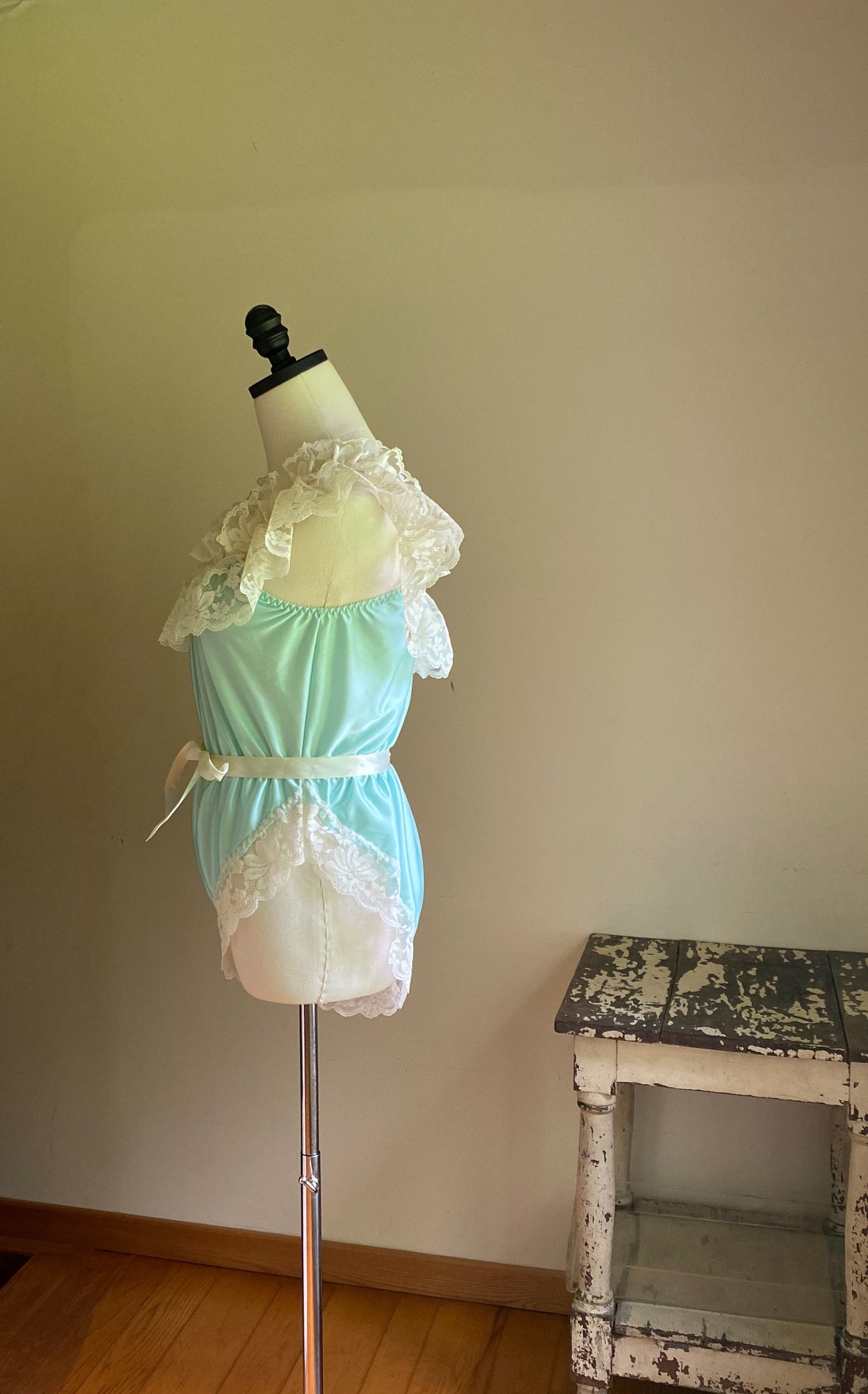 Vintage 80’s aqua blue satin & lace teddie Delores/Poirette // 22-30” waist