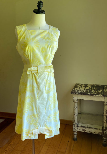 Vintage 70’s yellow cotton dress silk screen floral print bows // 35” bust