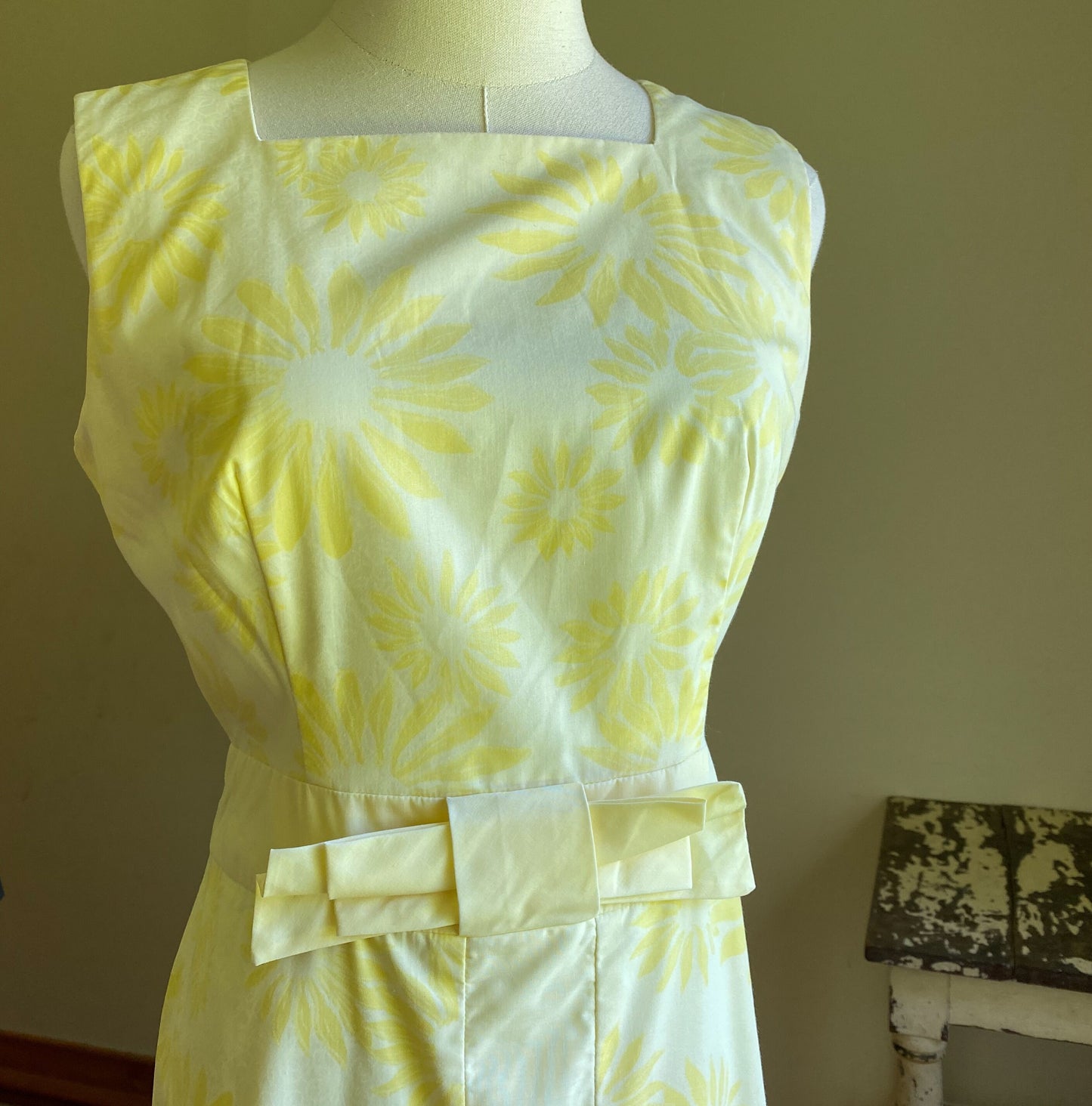 Vintage 70’s yellow cotton dress silk screen floral print bows // 35” bust