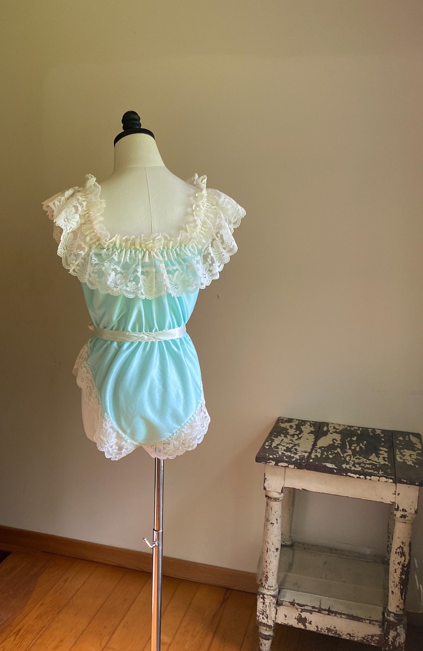 Vintage 80’s aqua blue satin & lace teddie Delores/Poirette // 22-30” waist