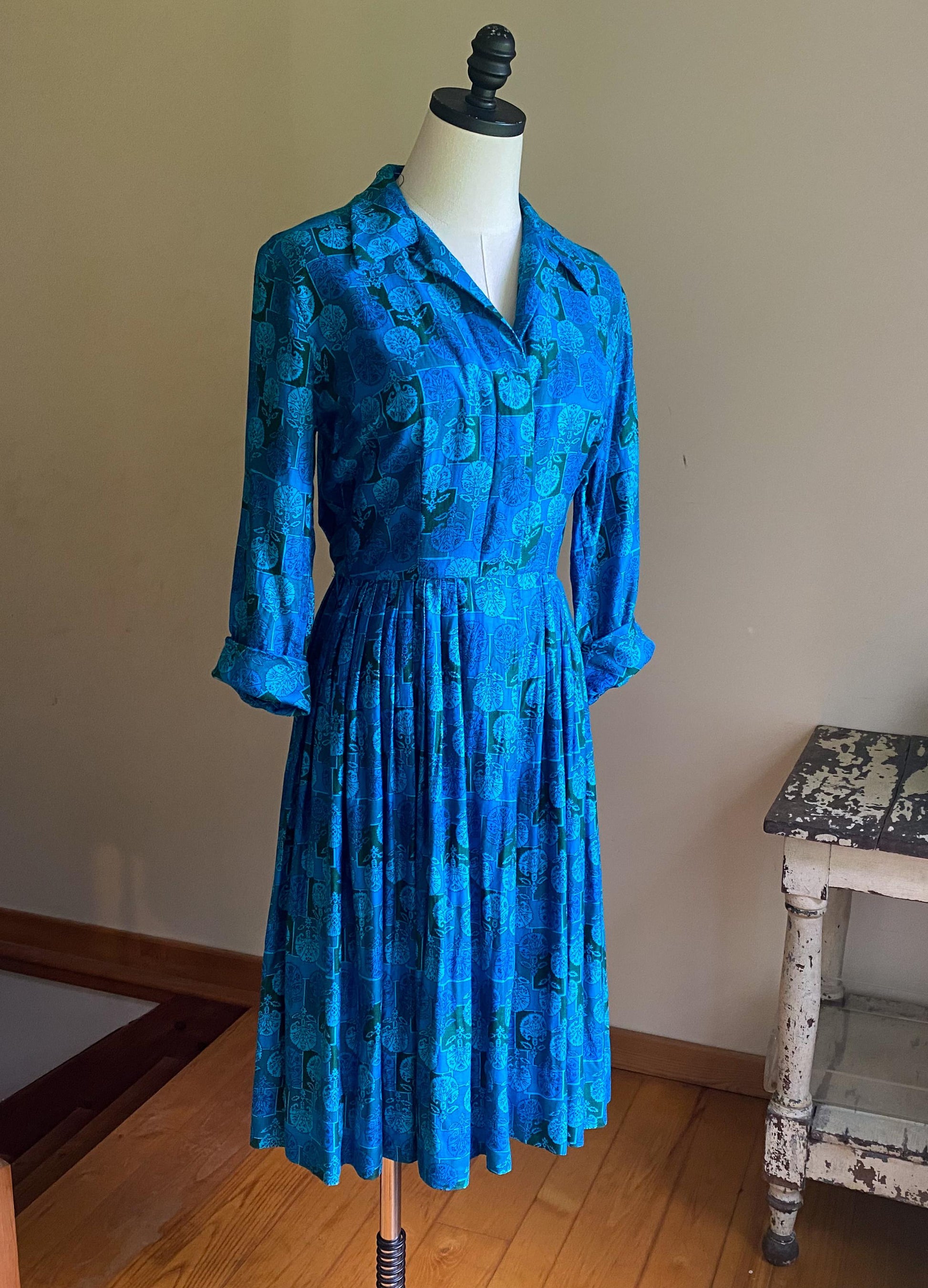 Vintage 50’s day dress blue brushed cotton print shirtwaist // 28” waist