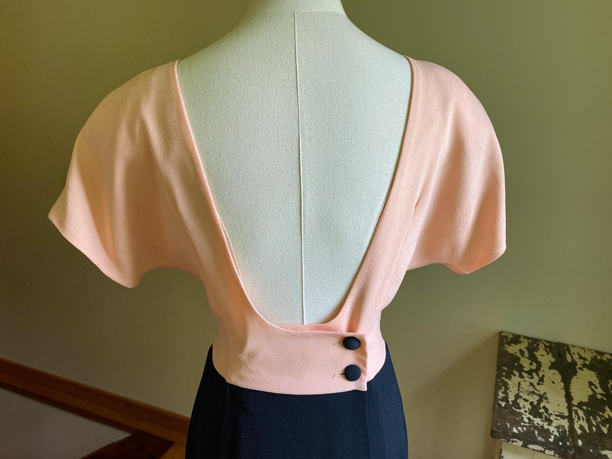 Vintage 80’s LOW back wrap dress peach & black crepe Datiani // 36”- 29”- 39”