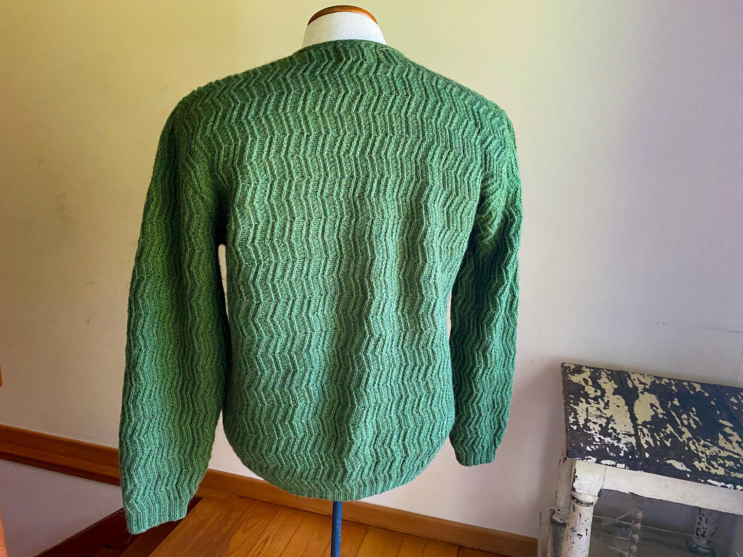 Vintage 60’s cardigan olive green zig zag ribbed sweater Bruce Cameron // 44-48”