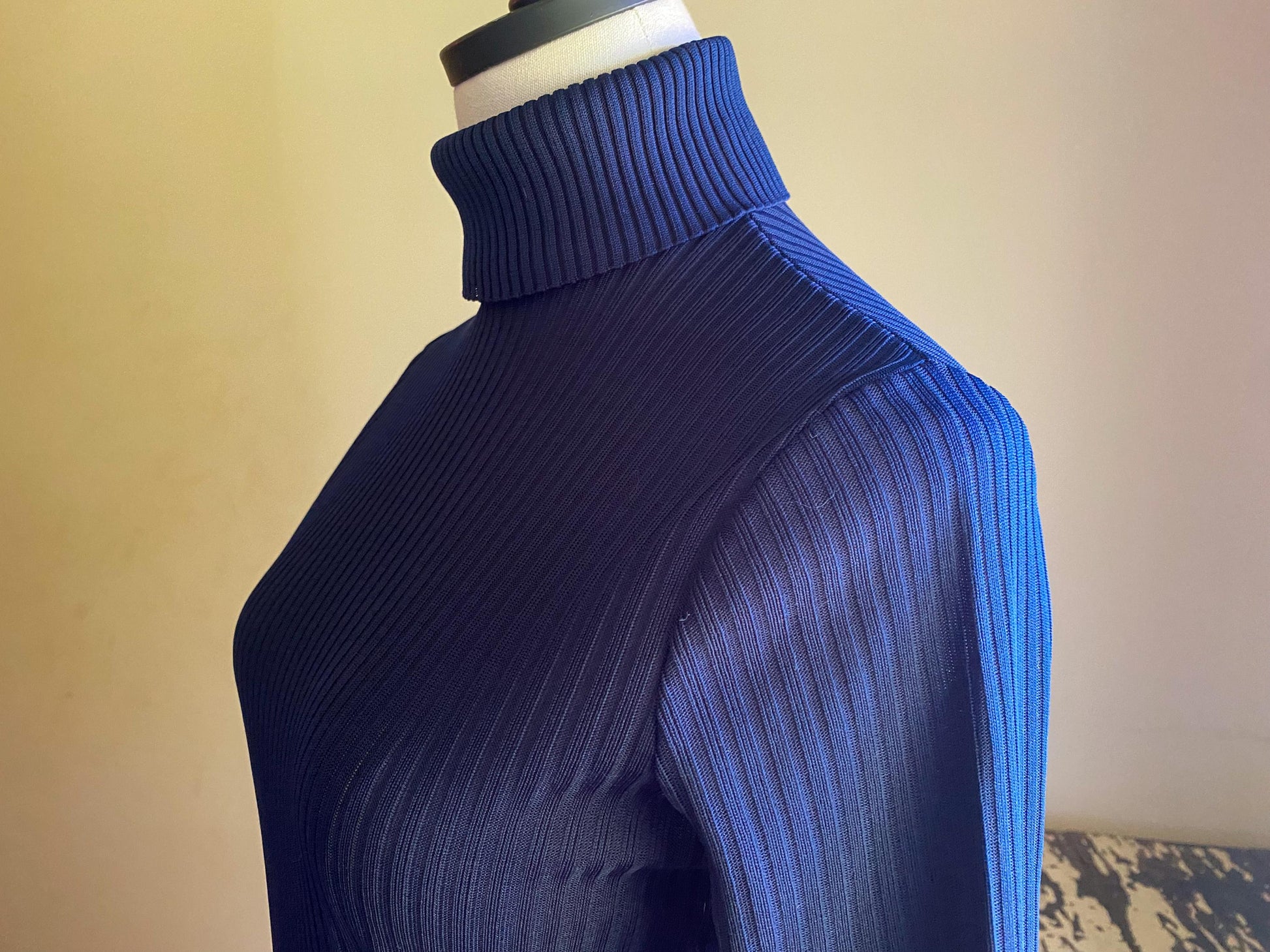 Vintage 70’s turtleneck sweater navy blue ribbed back zip up James Kenrob // 32-36” bust