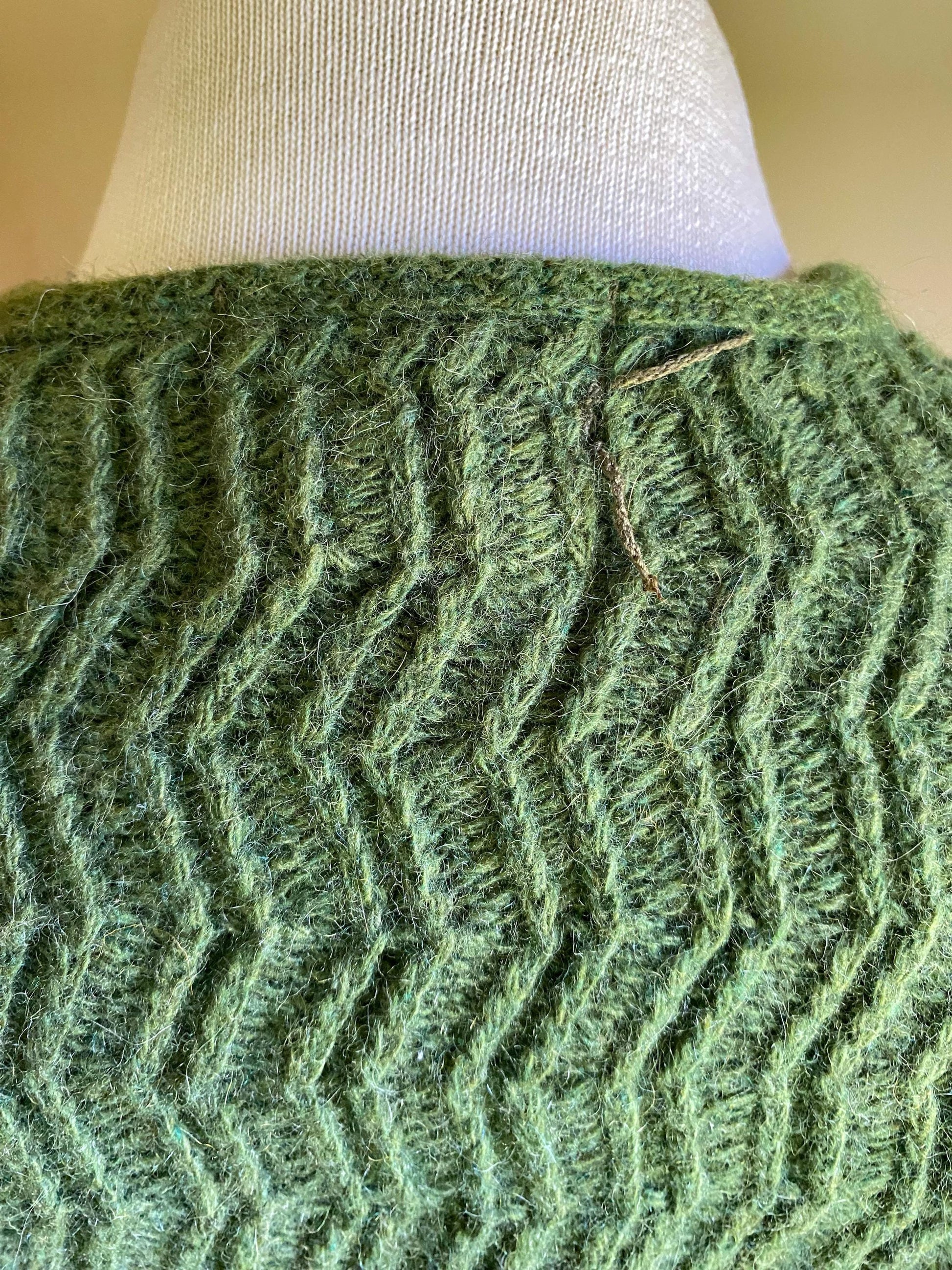 Vintage 60’s cardigan olive green zig zag ribbed sweater Bruce Cameron // 44-48”