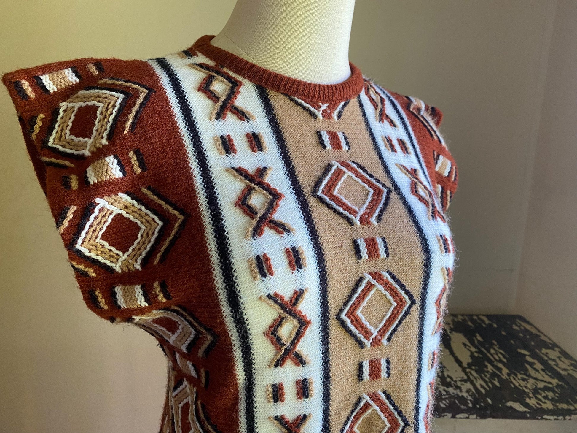 Vintage 70’s knit tunic Aztec Southwest geometric rust white & brown // 36-40” bust