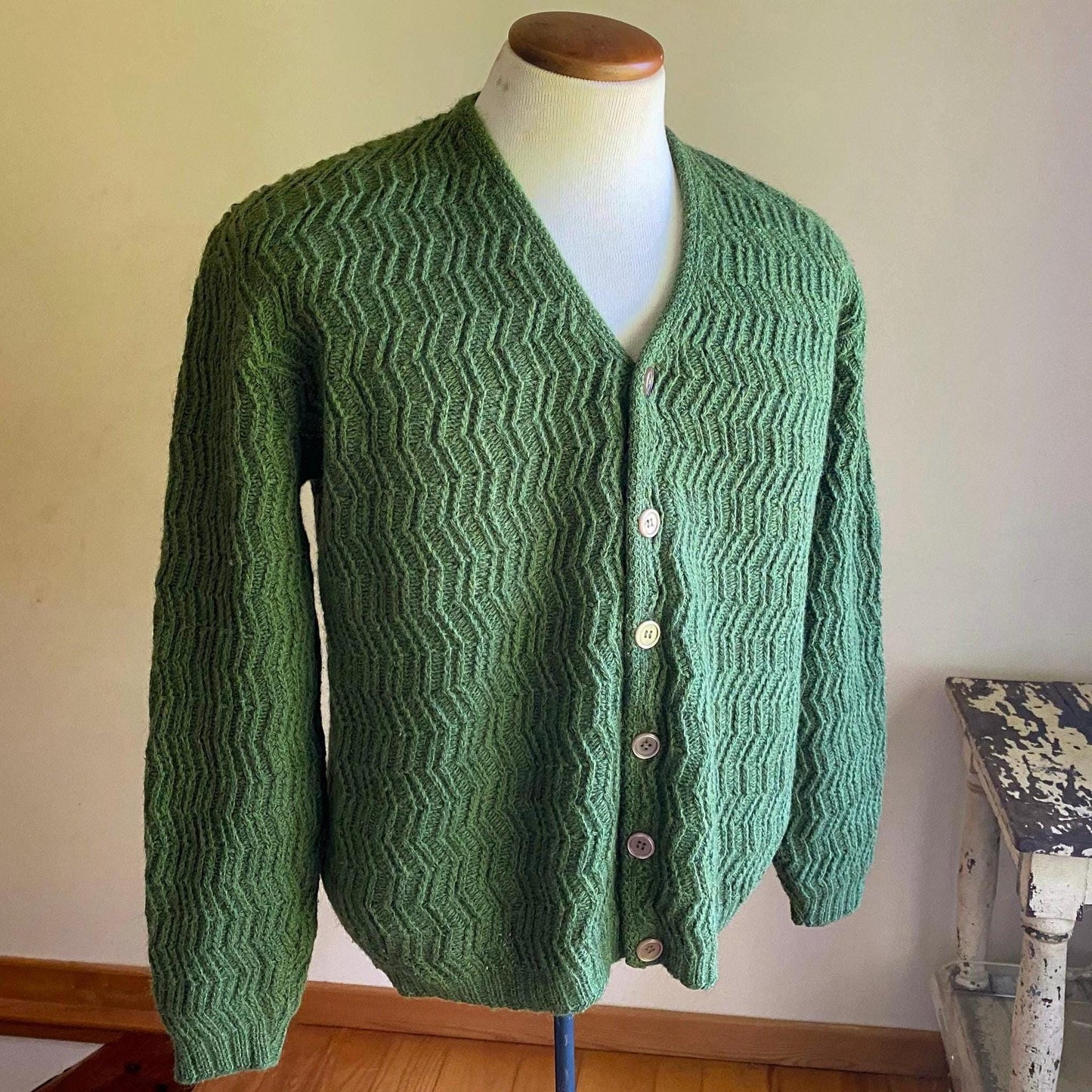 Vintage 60’s cardigan olive green zig zag ribbed sweater Bruce Cameron // 44-48”