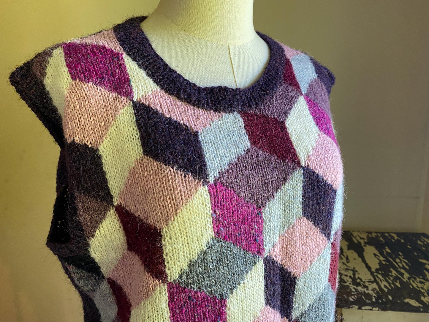 Vintage 80’s mohair hand knit vest purple 3-D cubes // 42-46” bust