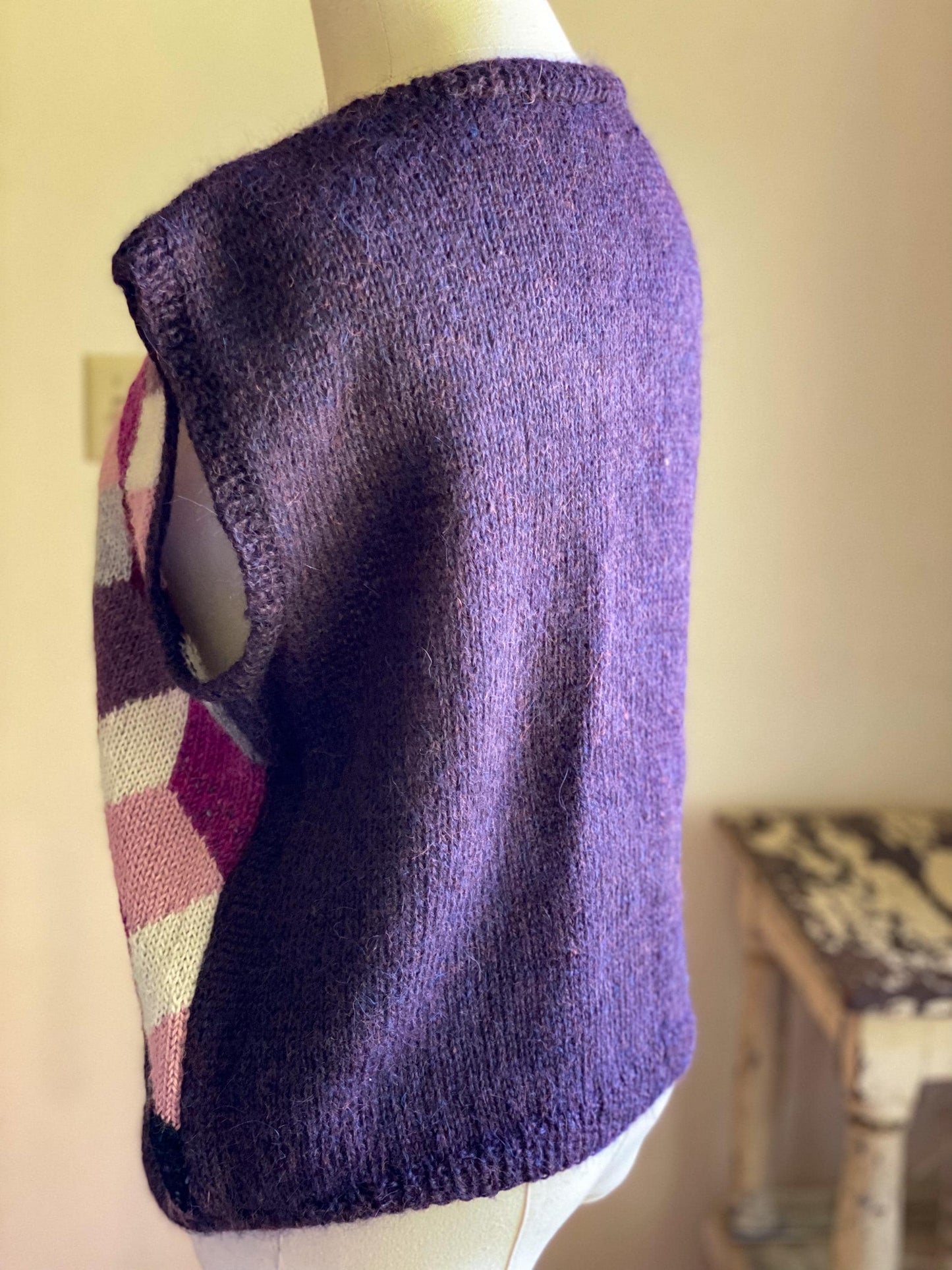 Vintage 80’s mohair hand knit vest purple 3-D cubes // 42-46” bust