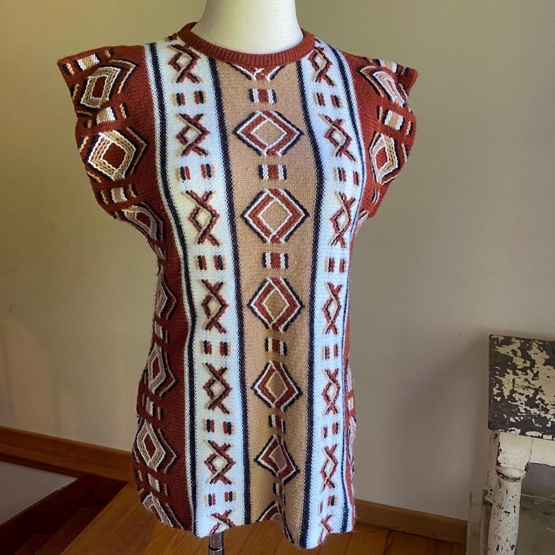 Vintage 70’s knit tunic Aztec Southwest geometric rust white & brown // 36-40” bust