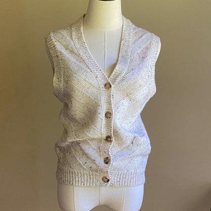 Vintage 70’s knit sweater vest button up front beige tweed fleck POCKETS! //