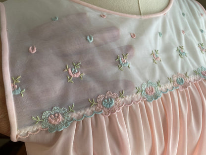 Vintage 1970’s nightie pink nylon sleeveless short nightgown embroidered flowers Gilead // 35” bust