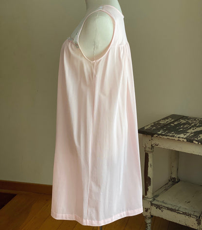 Vintage 1970’s nightie pink nylon sleeveless short nightgown embroidered flowers Gilead // 35” bust