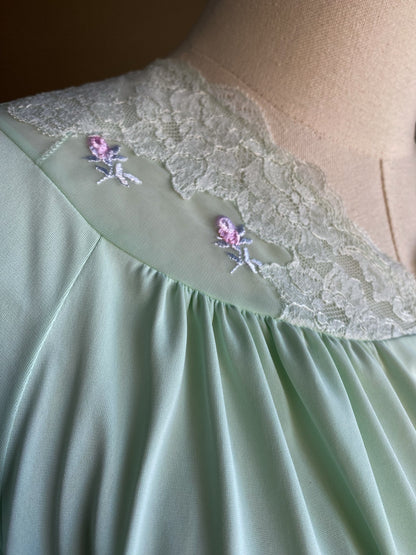 Vintage 1970’s robe mint green nylon embroidered roses Shadow Line // L XL