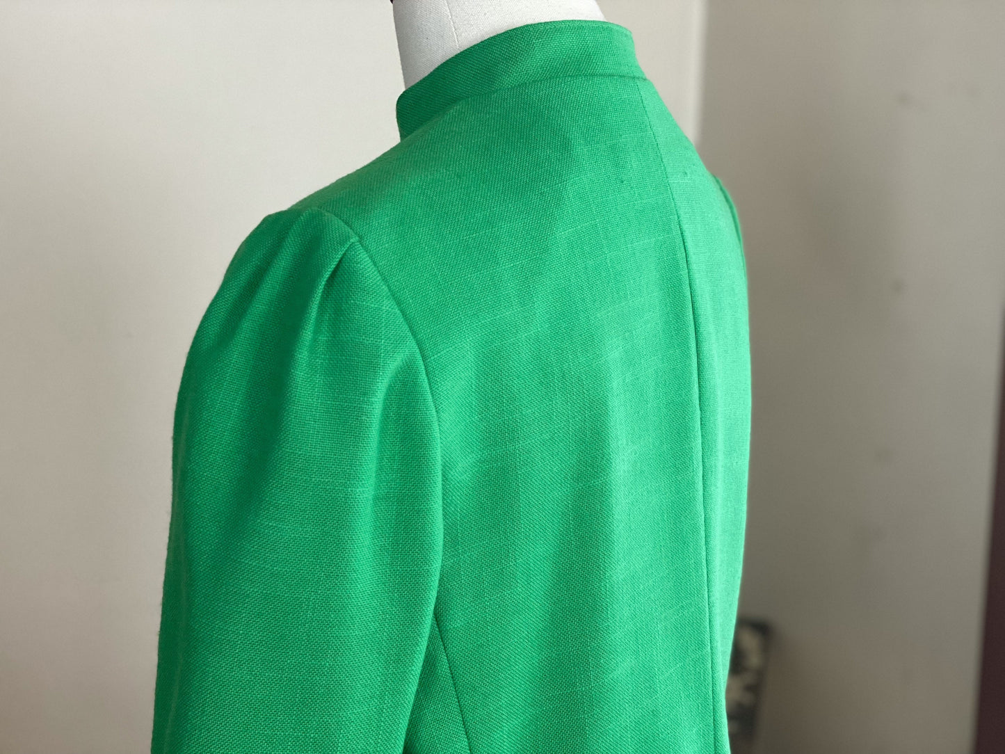 Vintage 80’s linen blazer Kelly green cropped puff sleeves Boston Traveler // M L