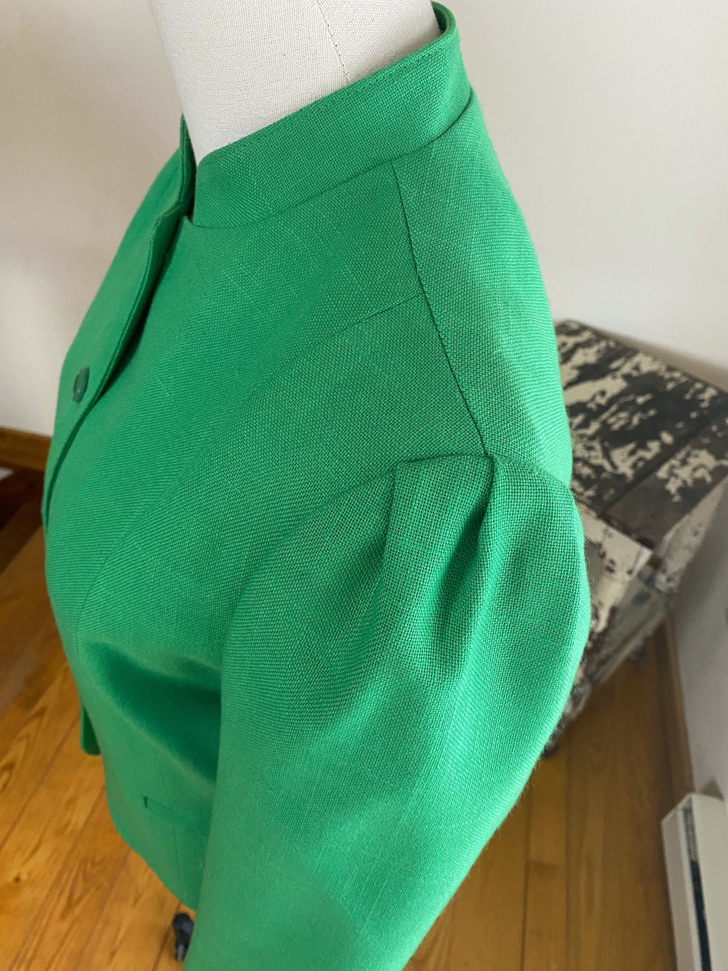 Vintage 80’s linen blazer Kelly green cropped puff sleeves Boston Traveler // M L