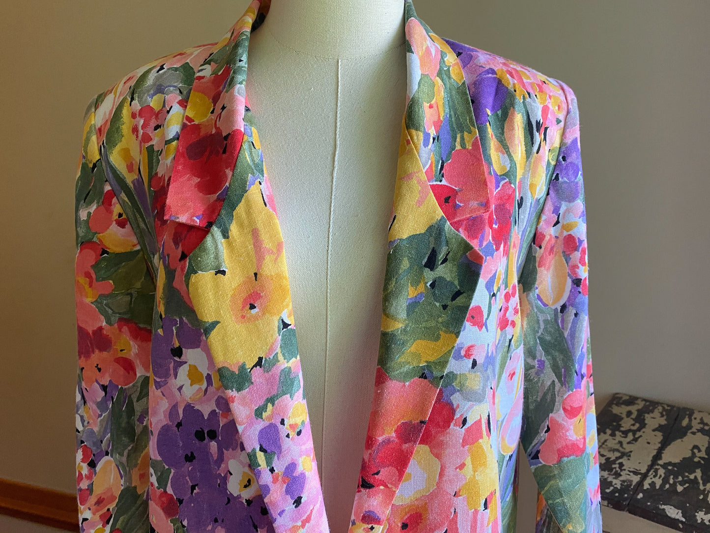 Vintage 80’s linen look floral blazer oversized // 44” bust